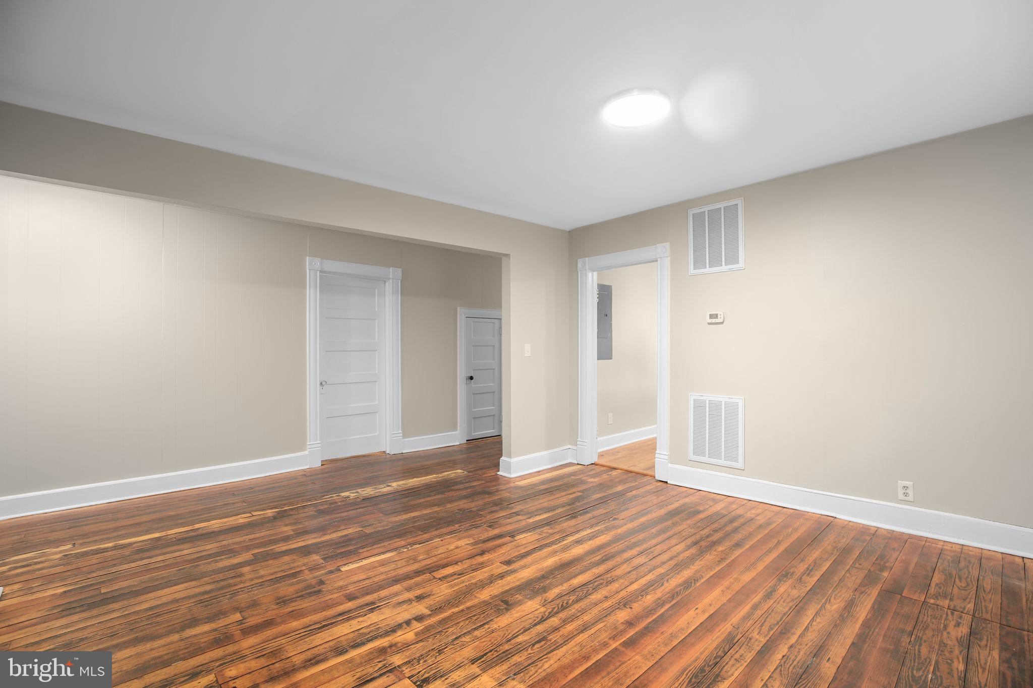 DARBYTOWN - Commercial Sale