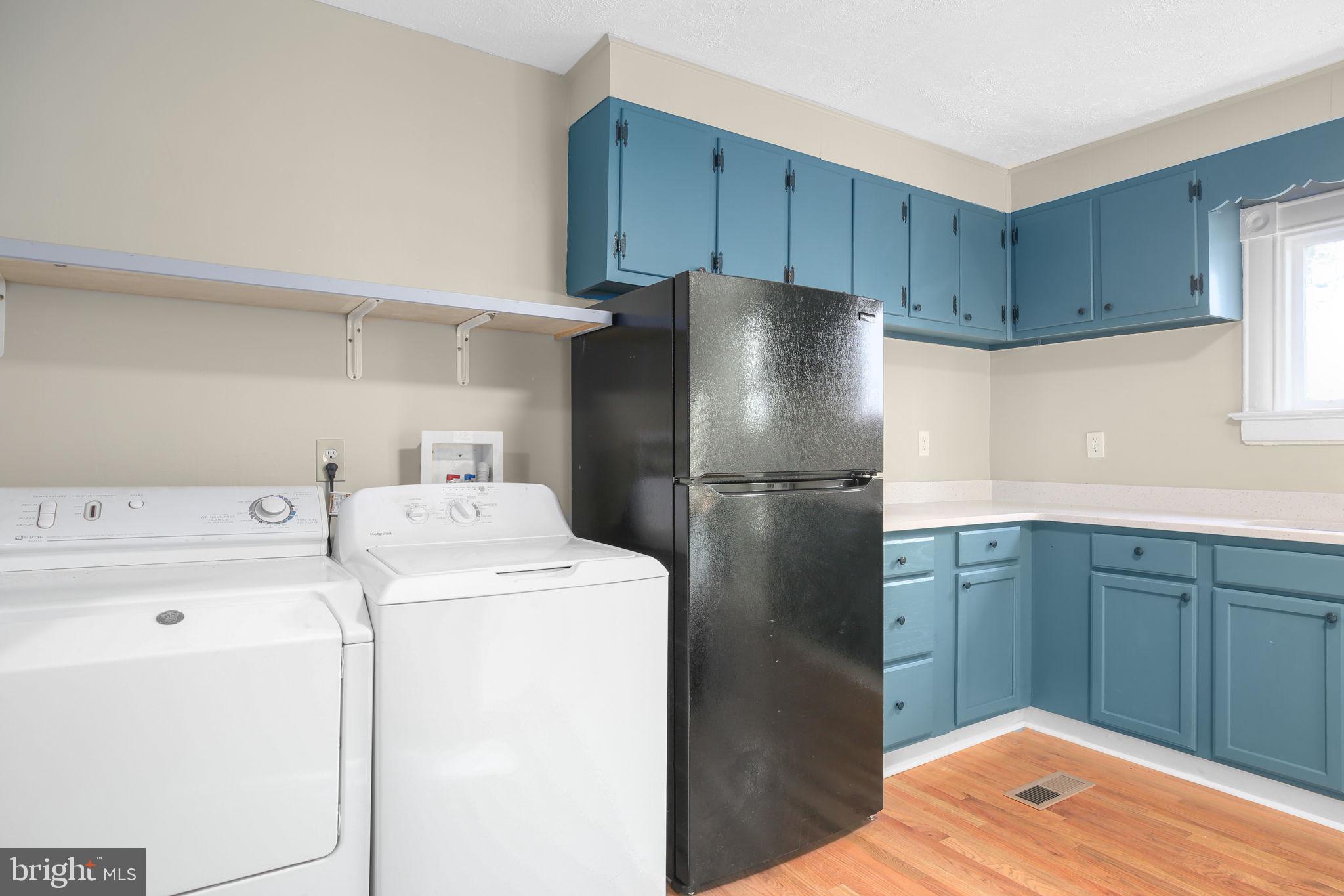 DARBYTOWN - Commercial Sale