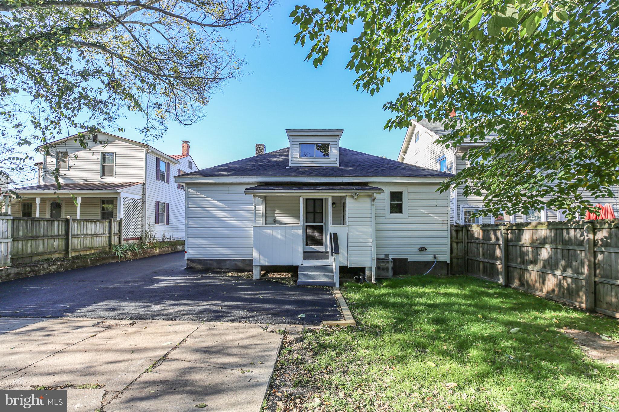 DARBYTOWN - Commercial Sale