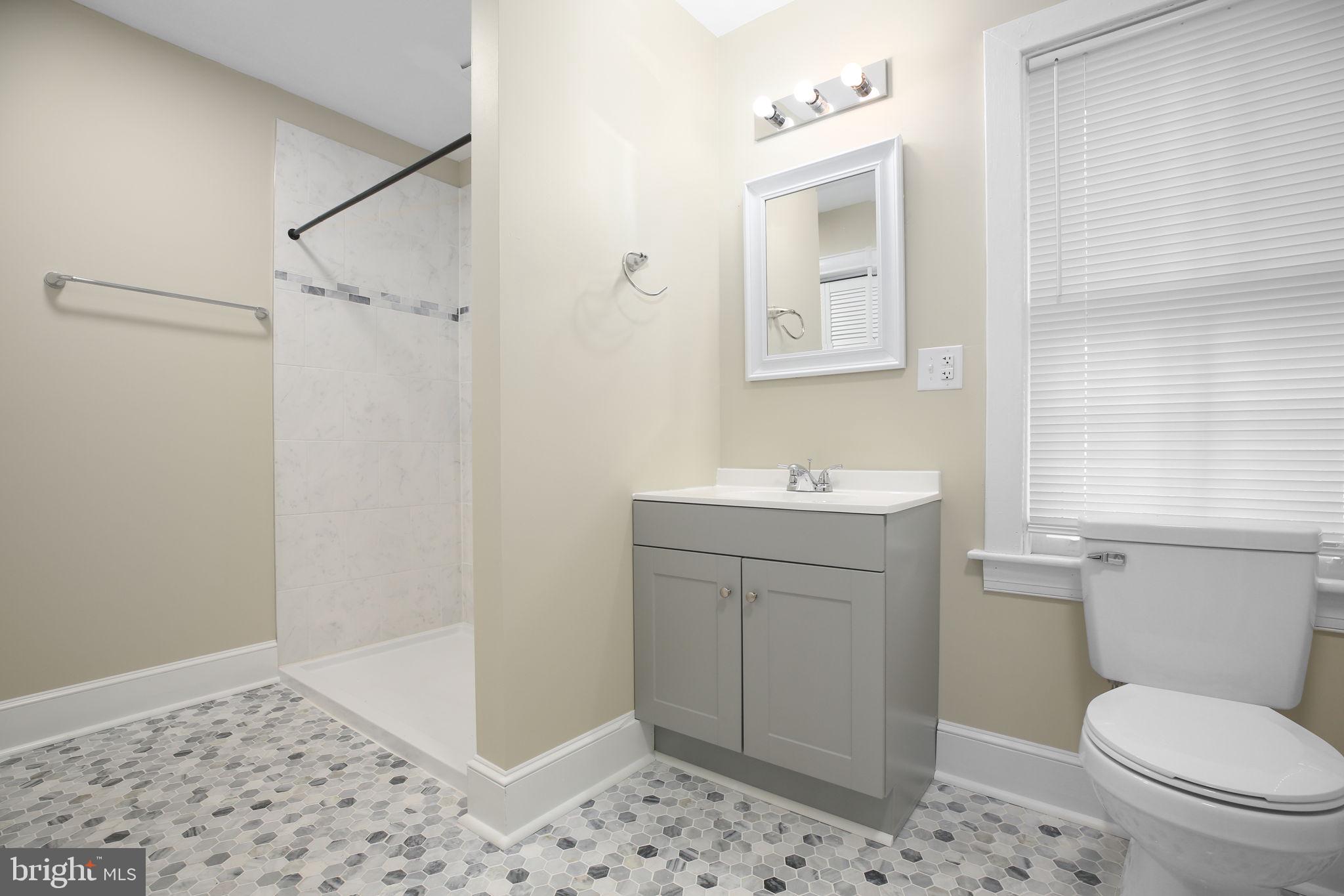 DARBYTOWN - Commercial Sale