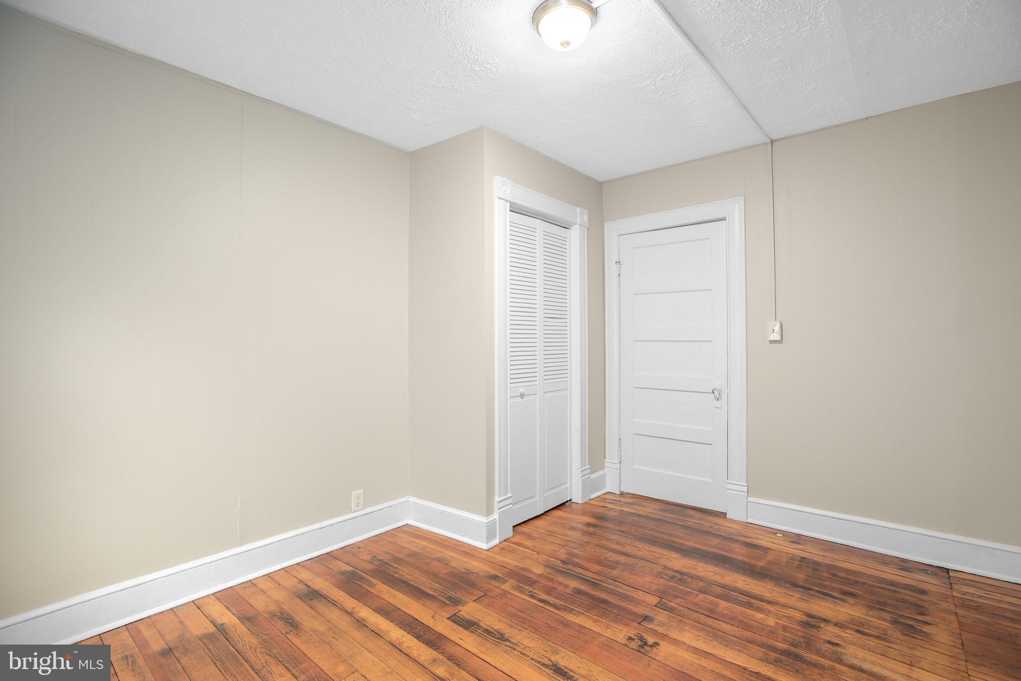 DARBYTOWN - Commercial Sale