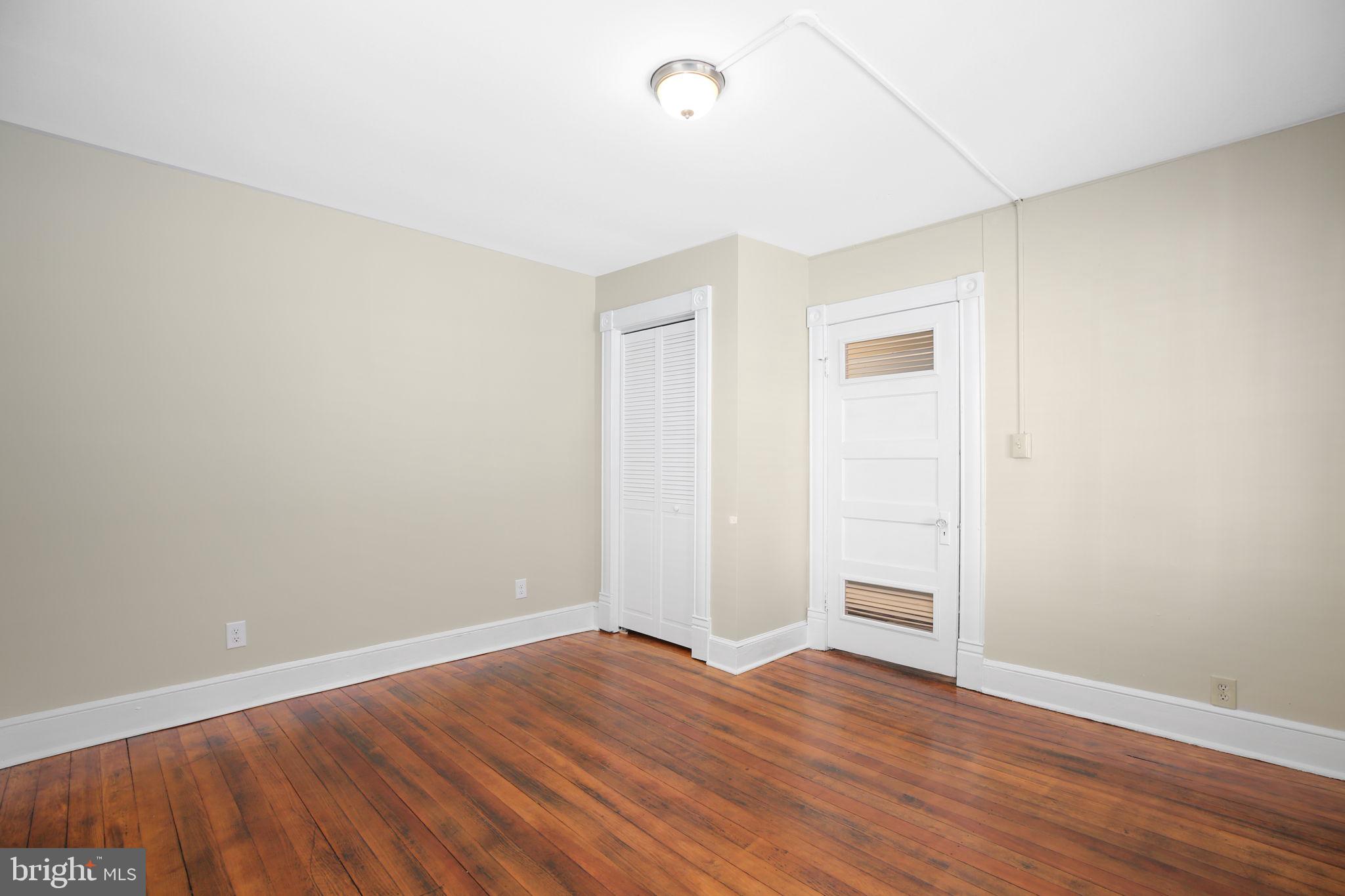 DARBYTOWN - Commercial Sale