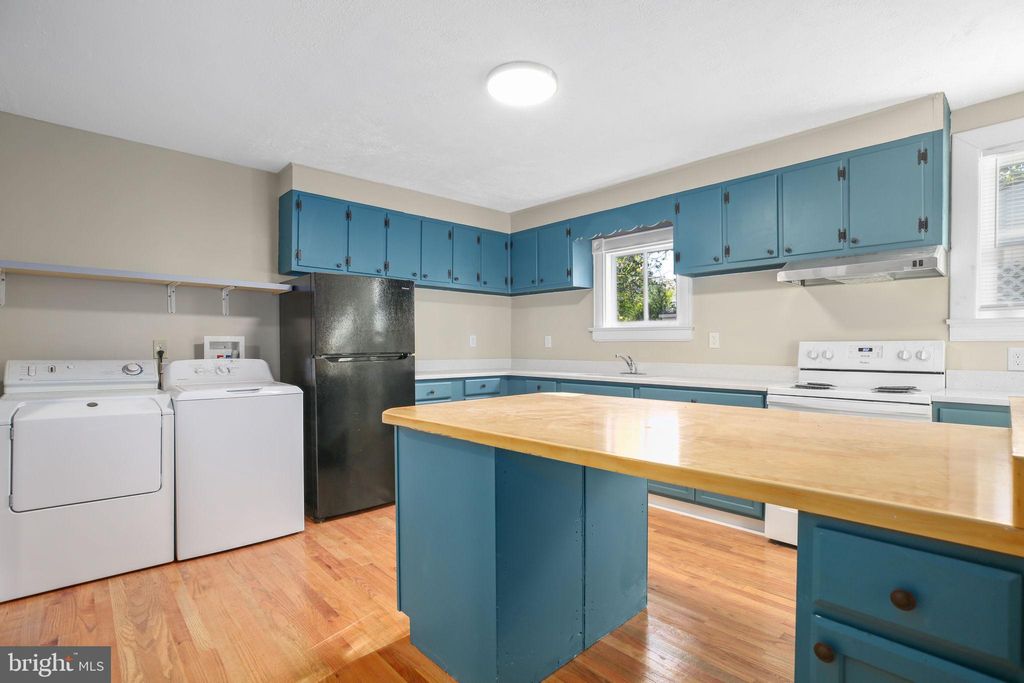 Photo of 420 Dunmore Street, FREDERICKSBURG, VA 22401 (MLS # VAFB2009214)