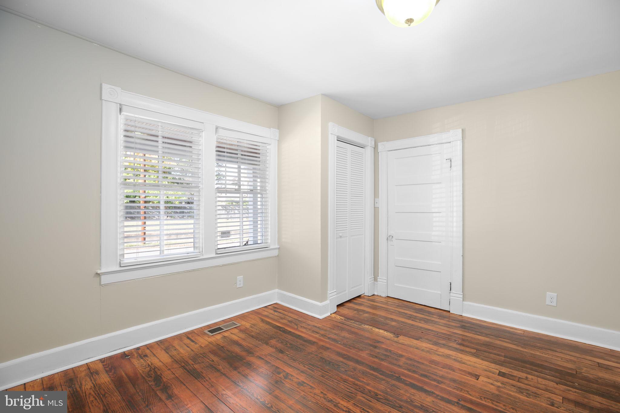 DARBYTOWN - Commercial Sale