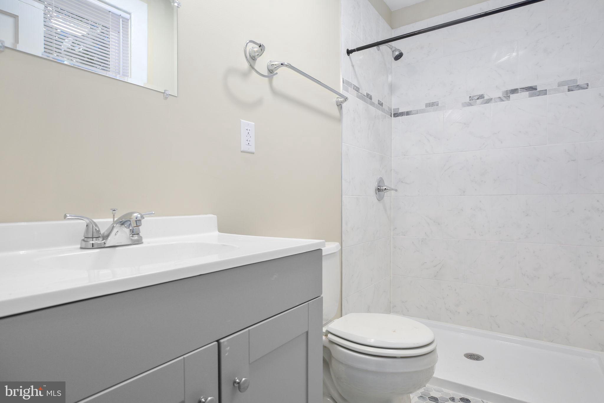 DARBYTOWN - Commercial Sale