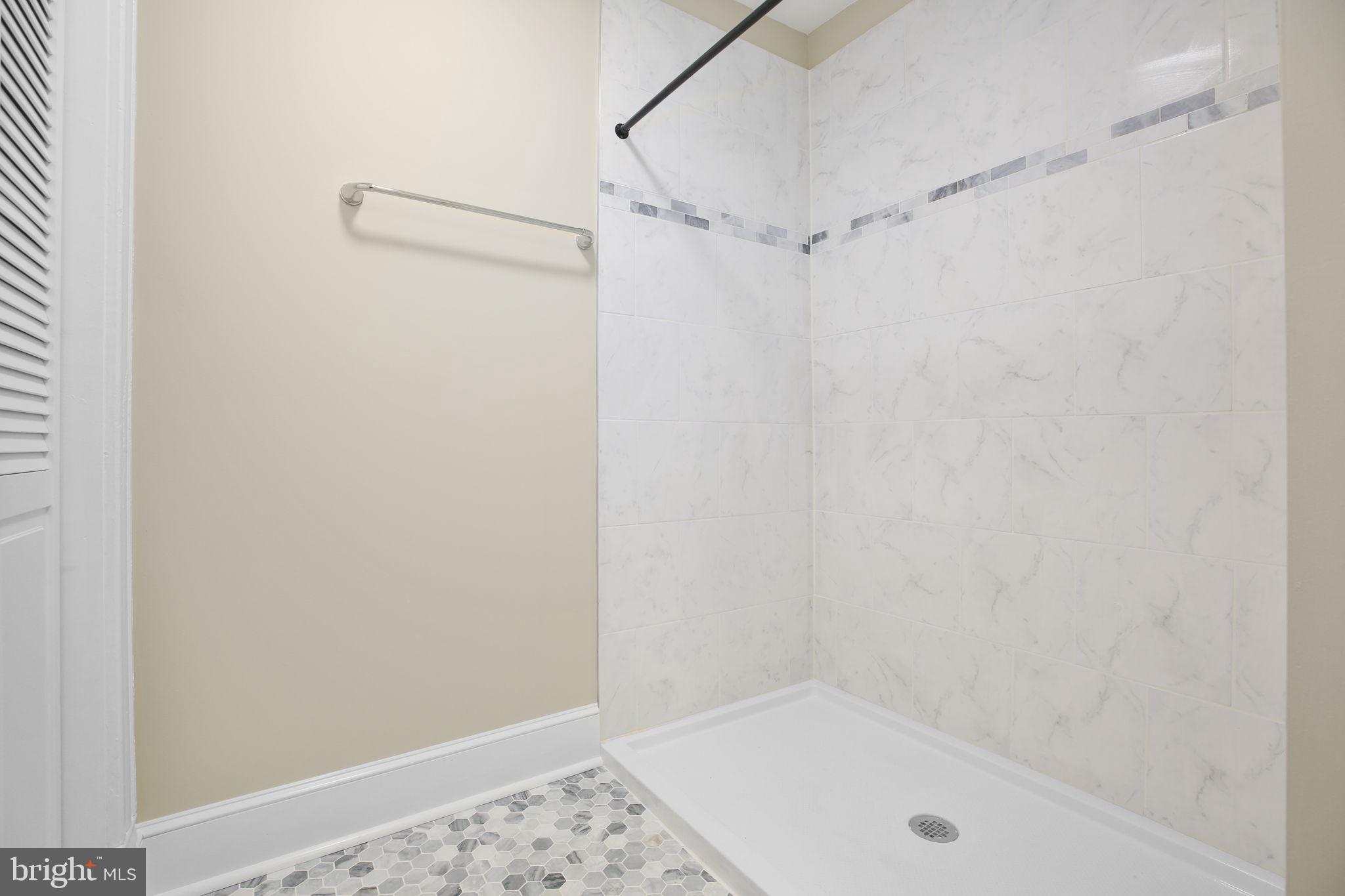 DARBYTOWN - Commercial Sale