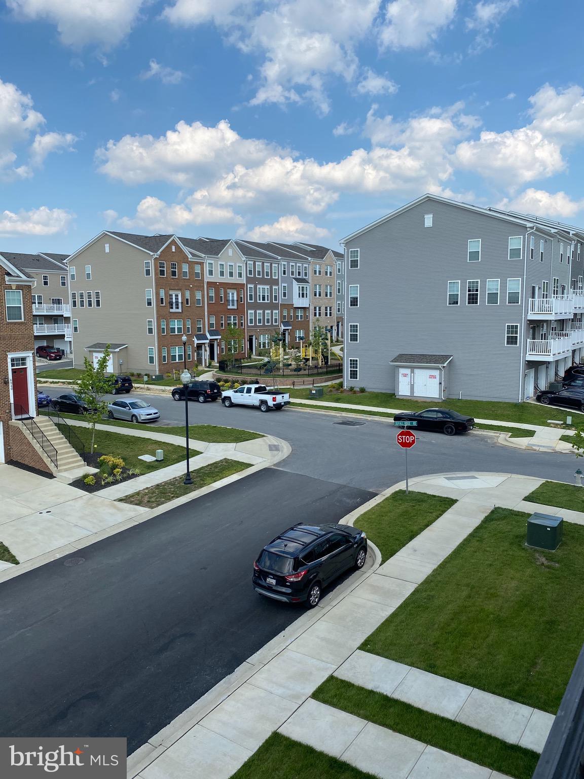 METRO POINTE - Residential