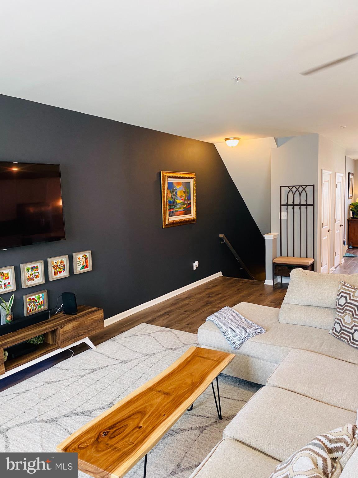 METRO POINTE - Residential