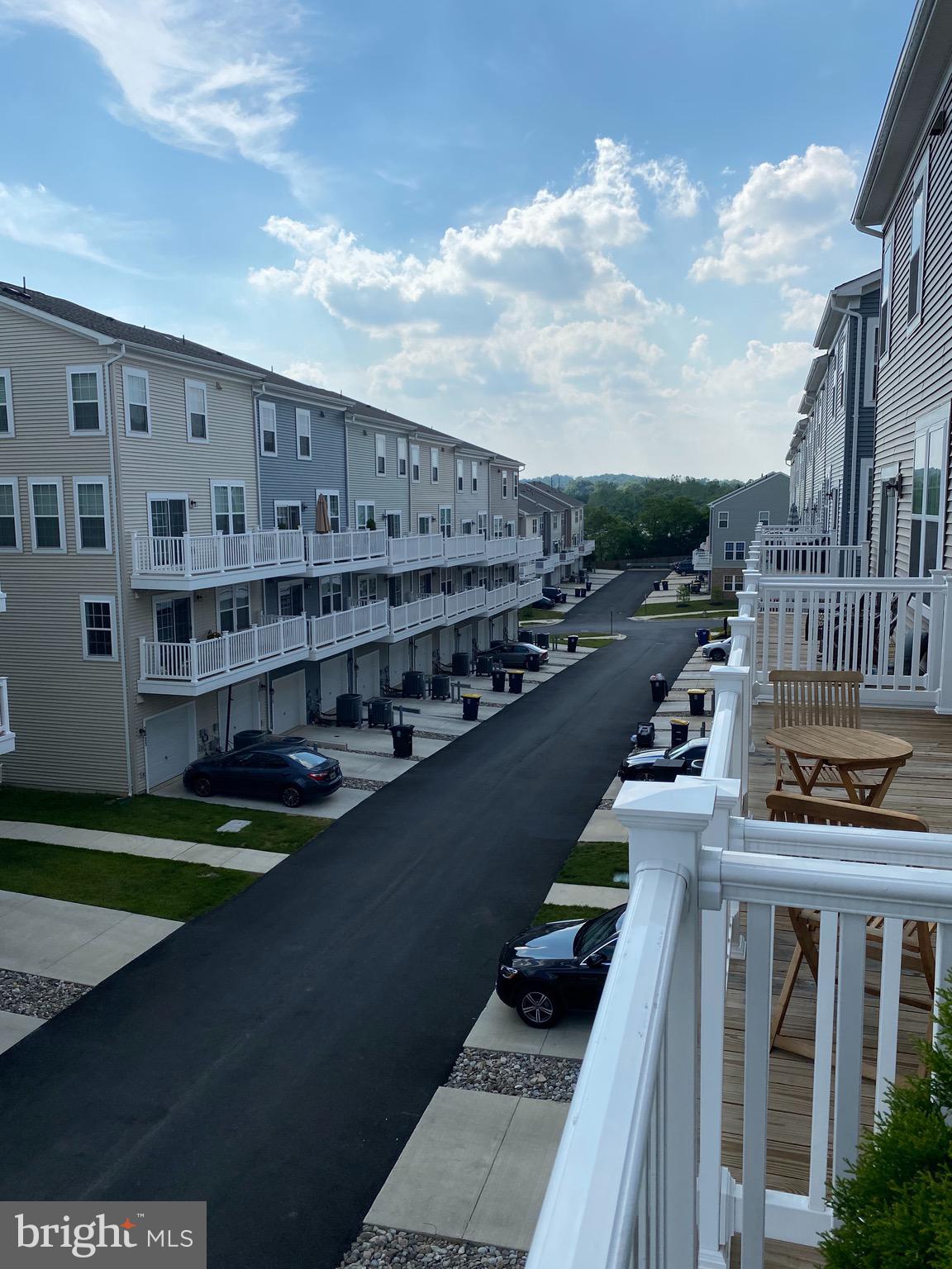 METRO POINTE - Residential