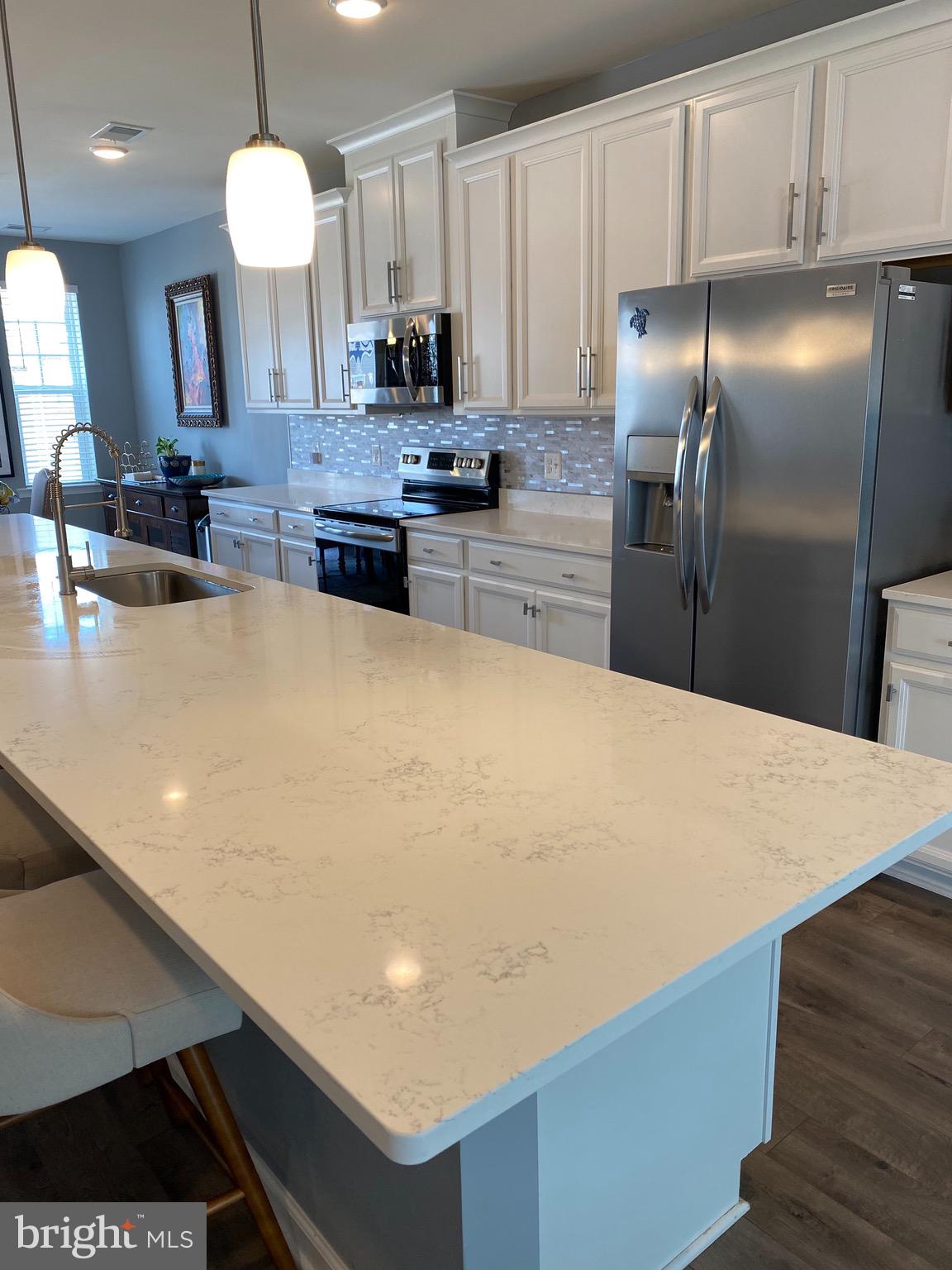 METRO POINTE - Residential