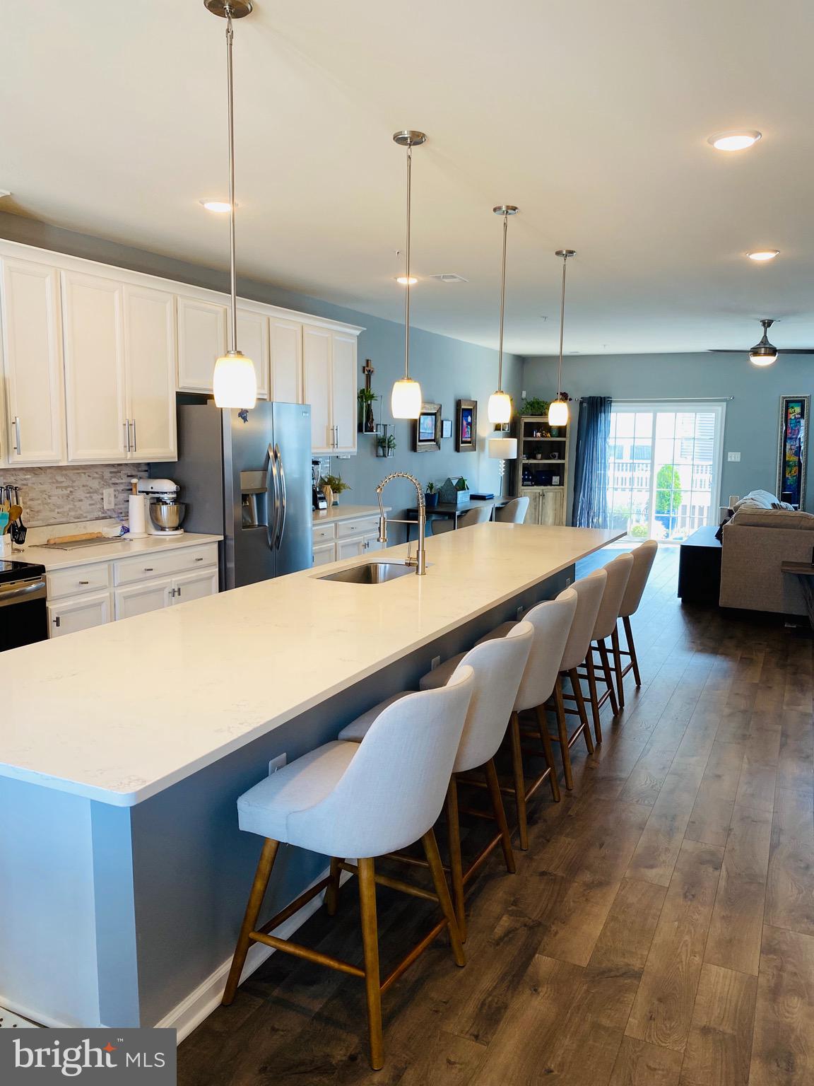 METRO POINTE - Residential