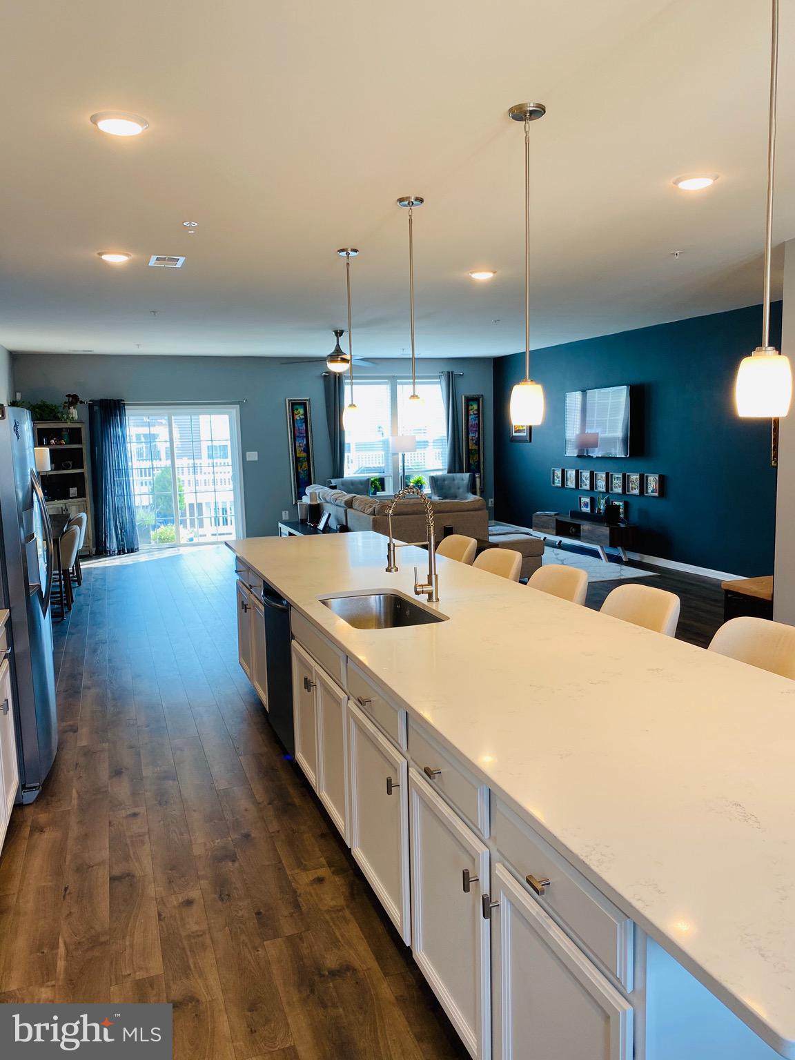 METRO POINTE - Residential