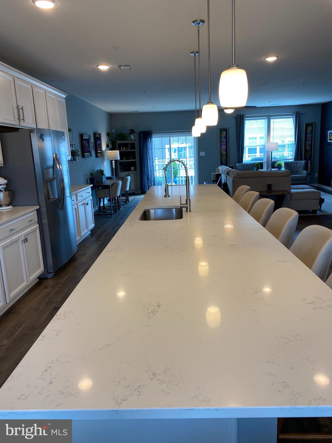 METRO POINTE - Residential