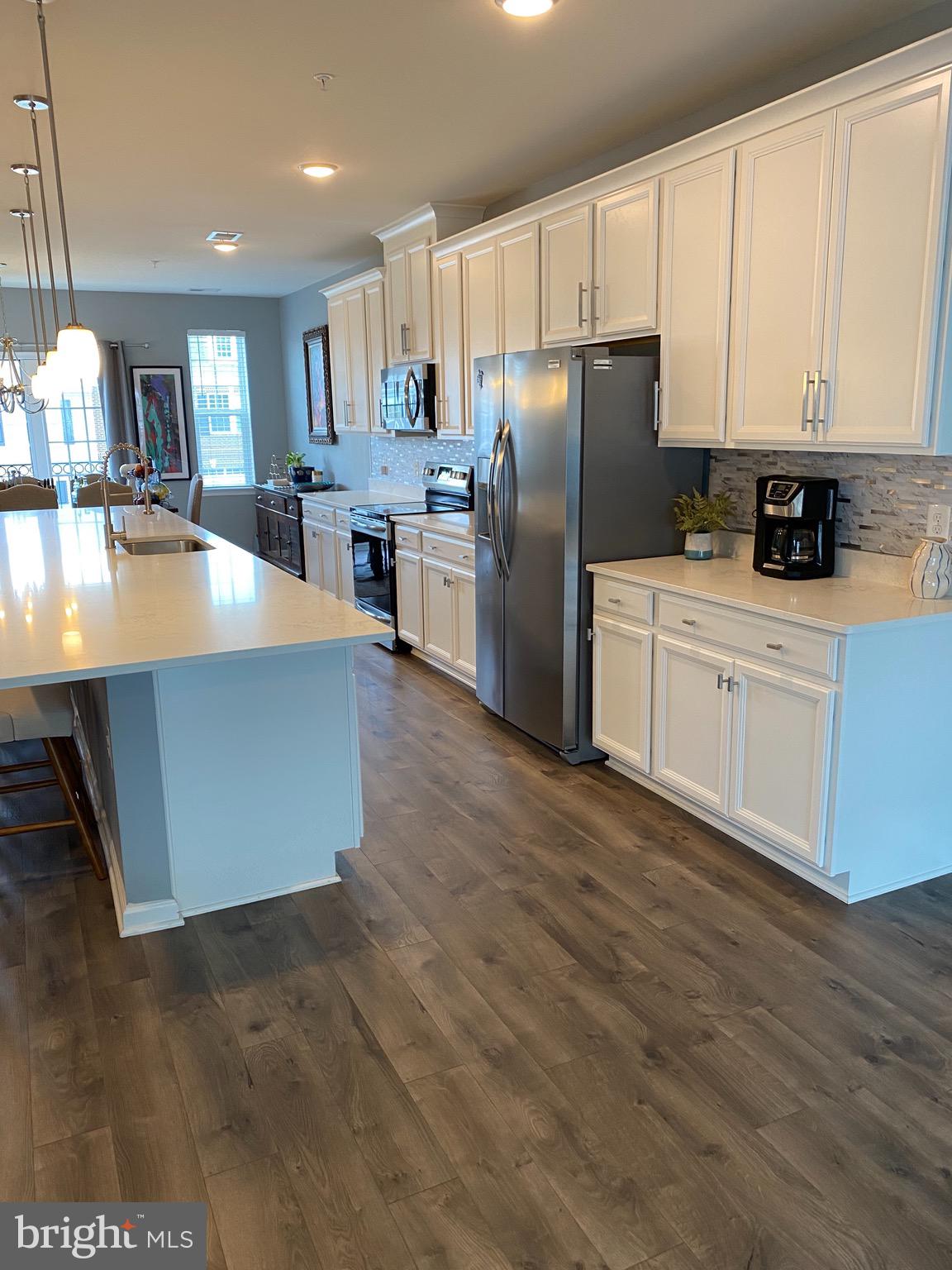 METRO POINTE - Residential