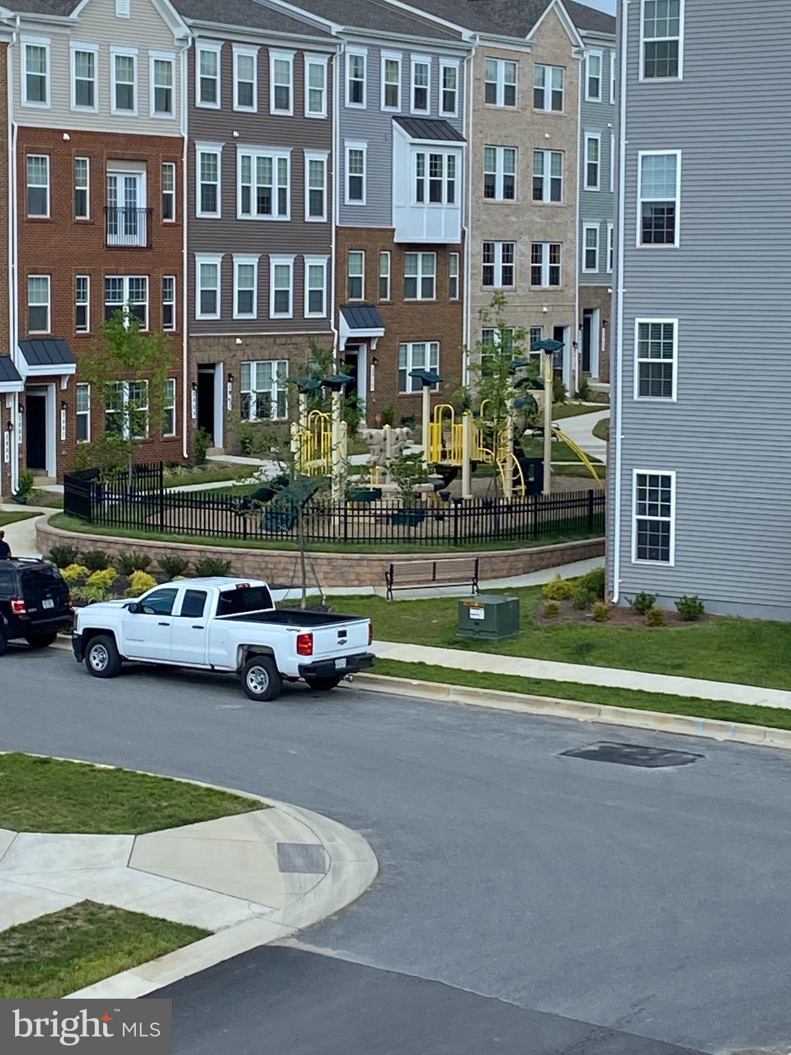 METRO POINTE - Residential