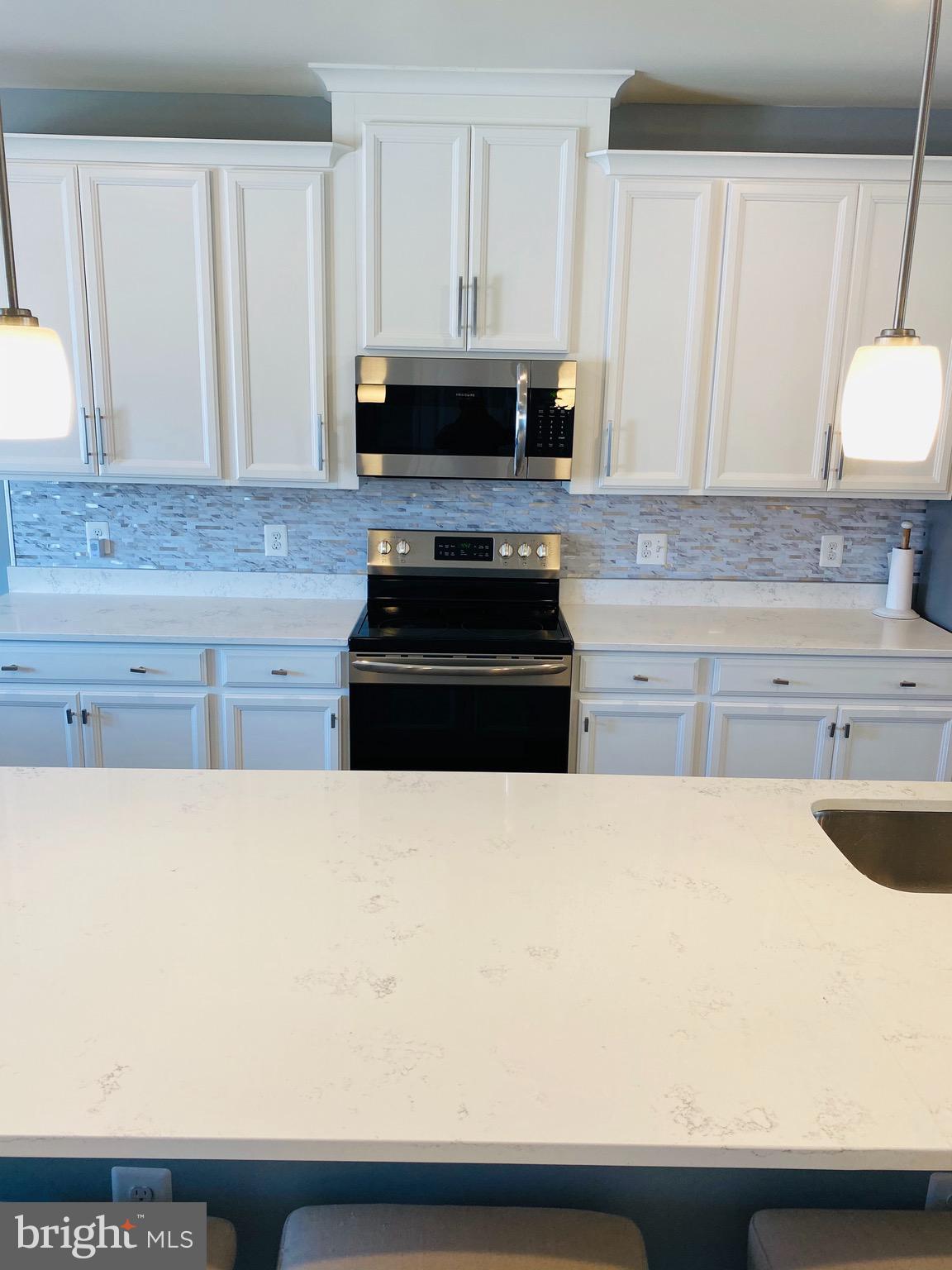 METRO POINTE - Residential