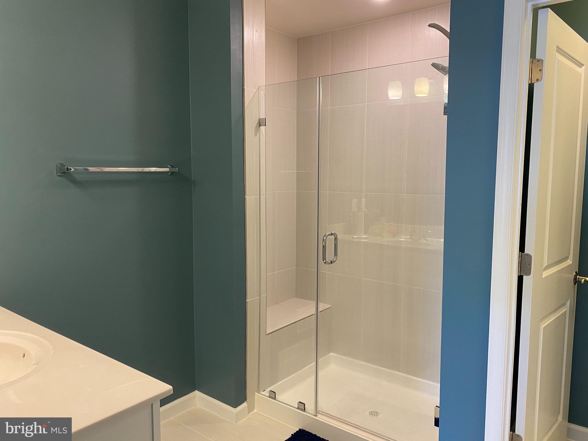 METRO POINTE - Residential