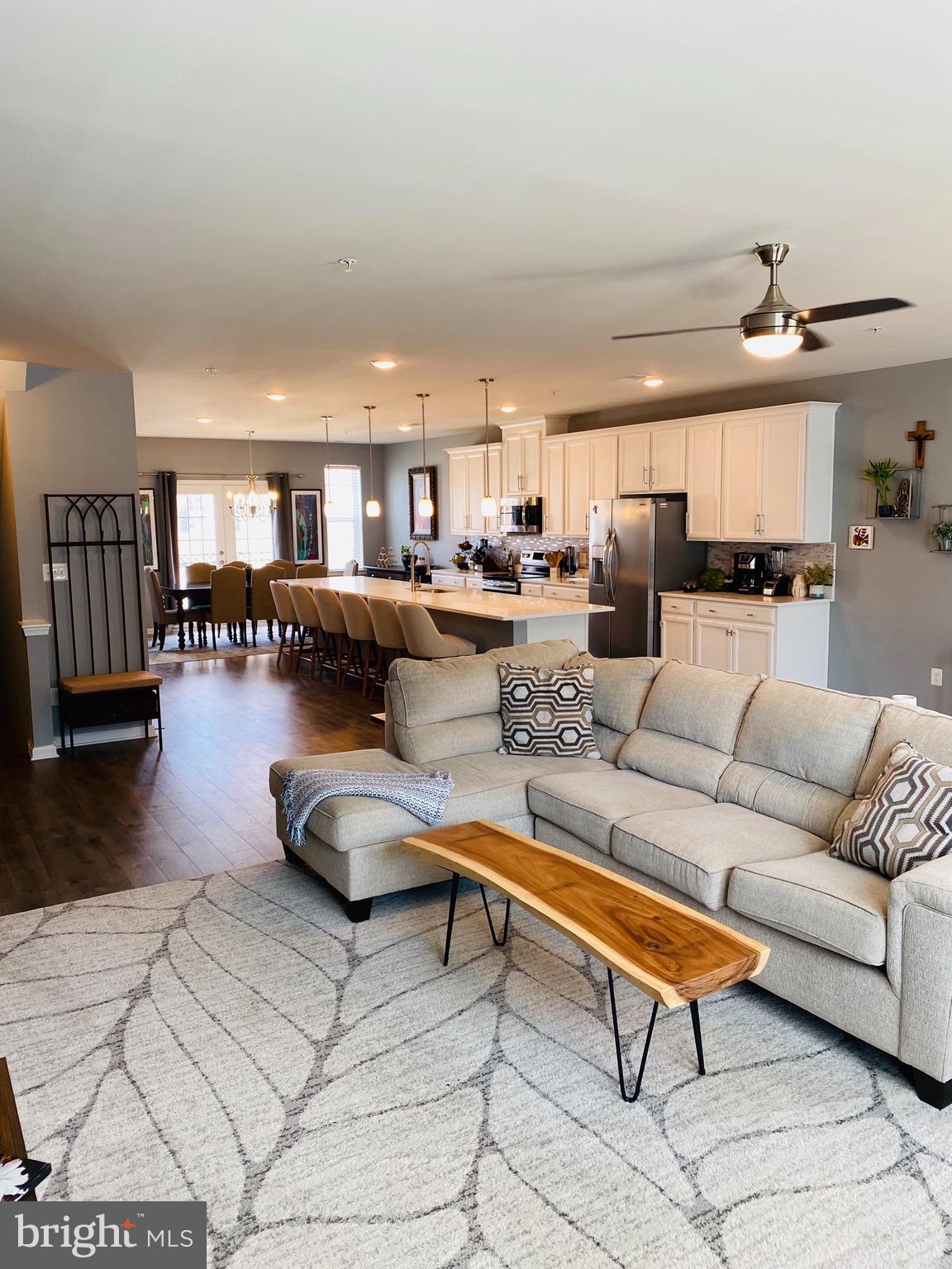 METRO POINTE - Residential