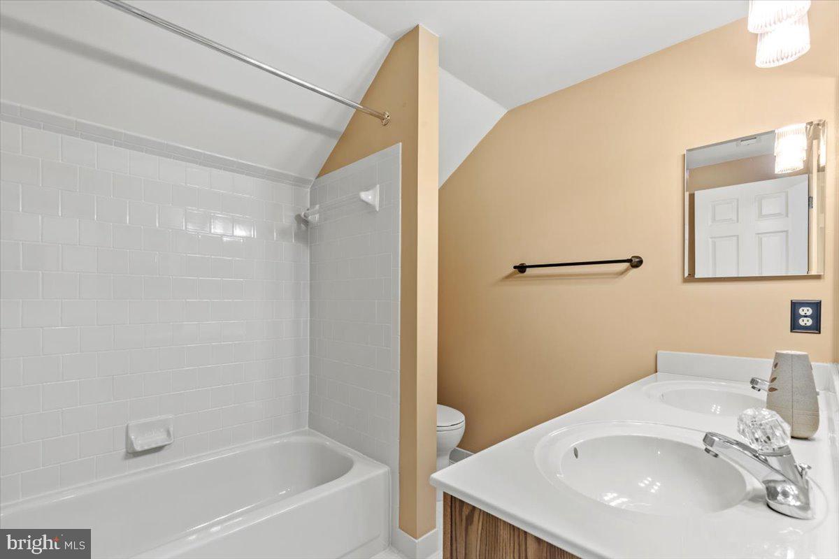 OAKWOOD VILLAGE - Residential