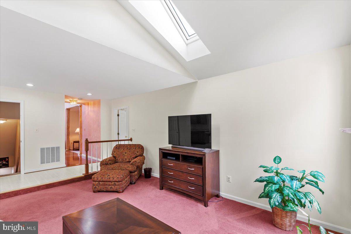 OAKWOOD VILLAGE - Residential