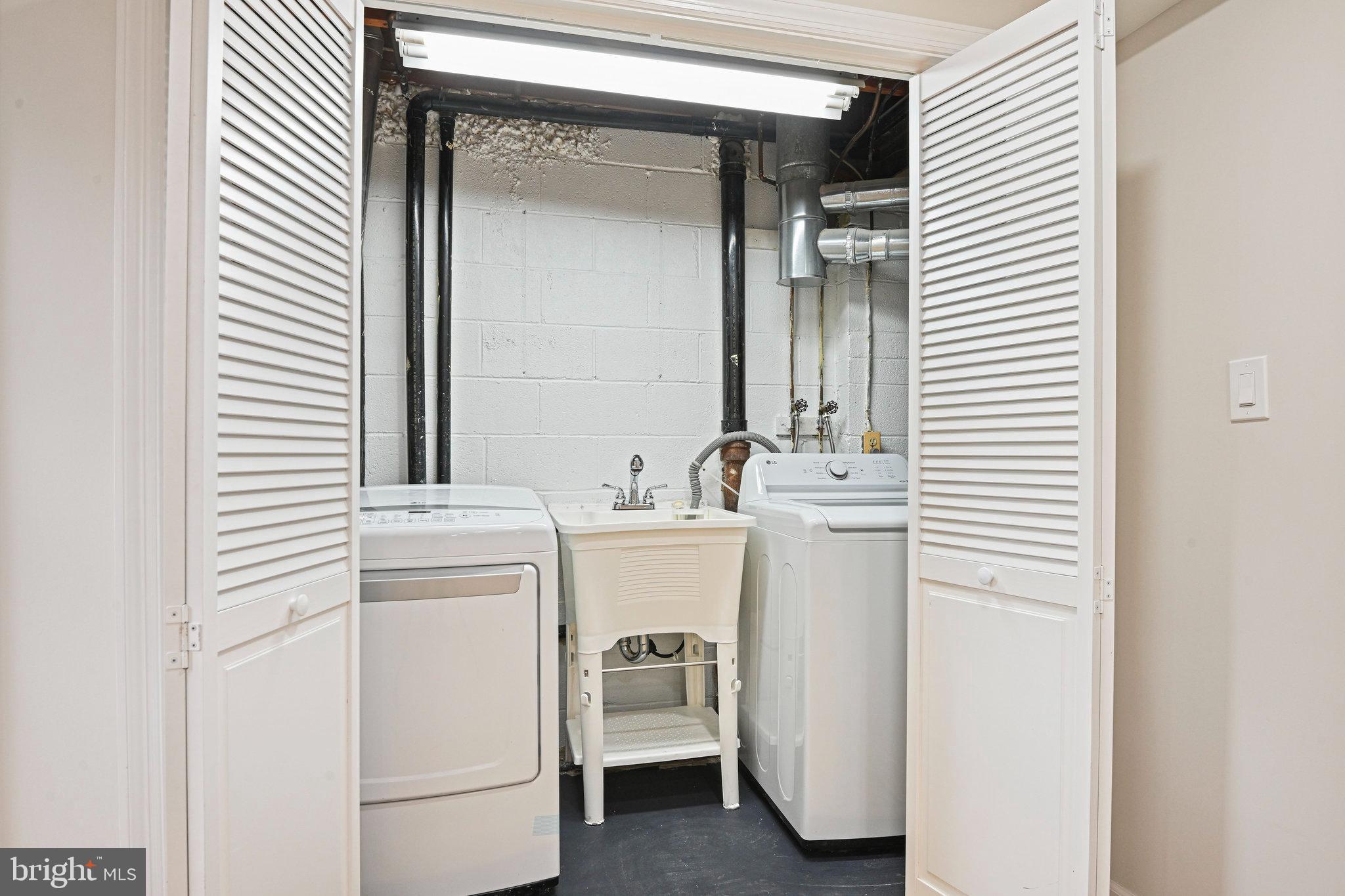 LAKEVALE ESTATES - Residential