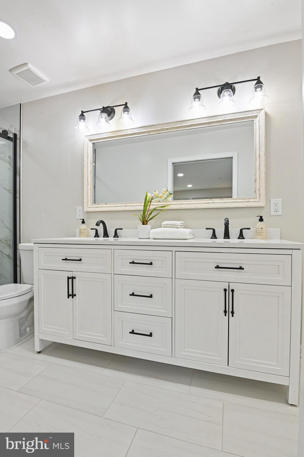 LAKEVALE ESTATES - Residential