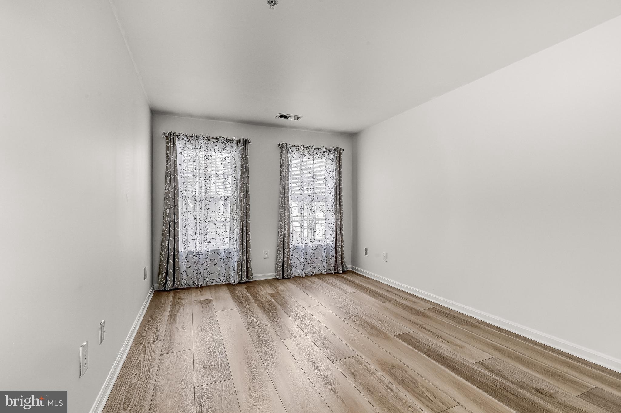 GATEWAY COMMERCE CENTER - Residential Lease