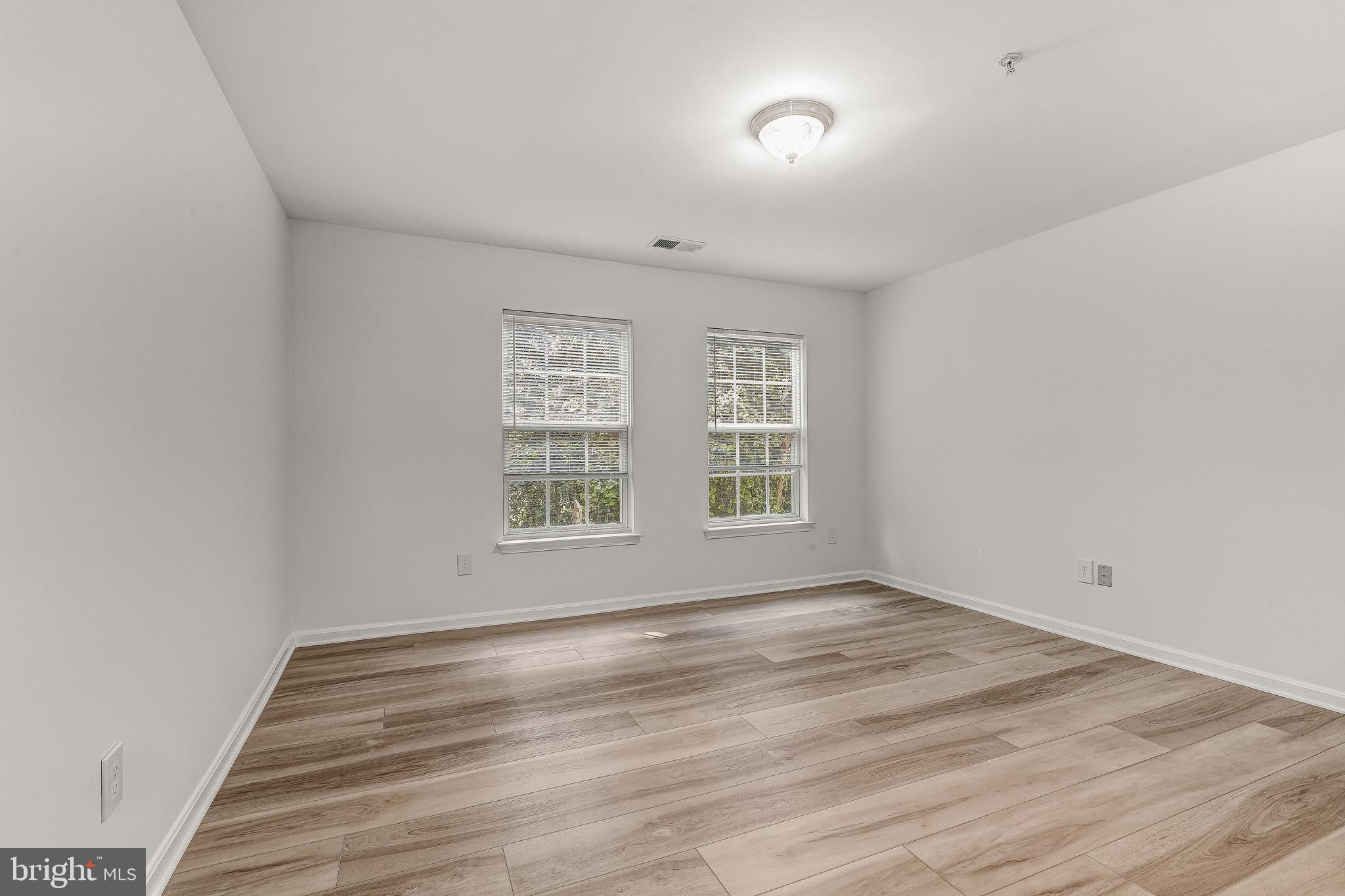 GATEWAY COMMERCE CENTER - Residential Lease