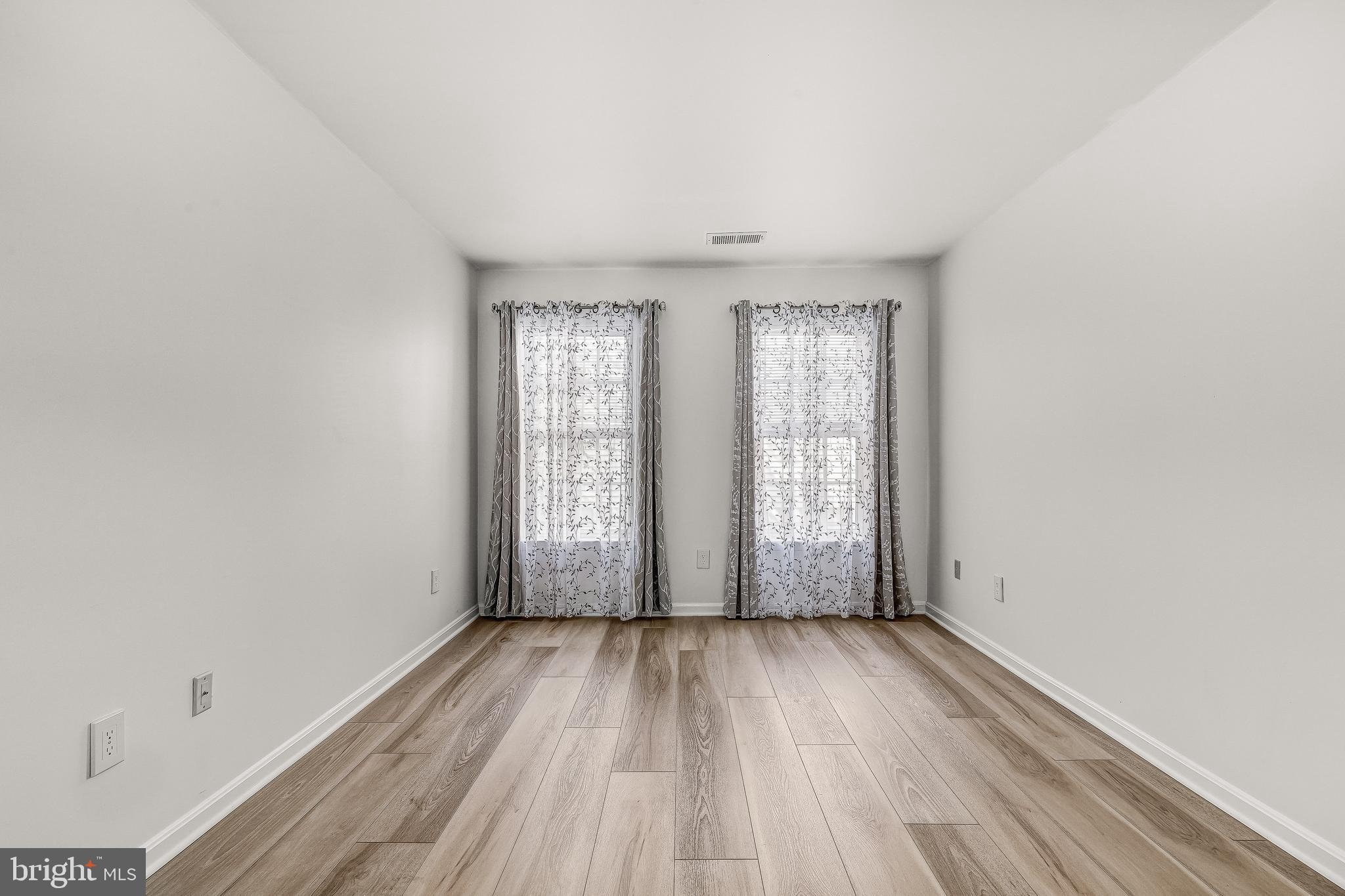 GATEWAY COMMERCE CENTER - Residential Lease