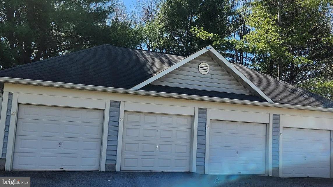 GATEWAY COMMERCE CENTER - Residential Lease