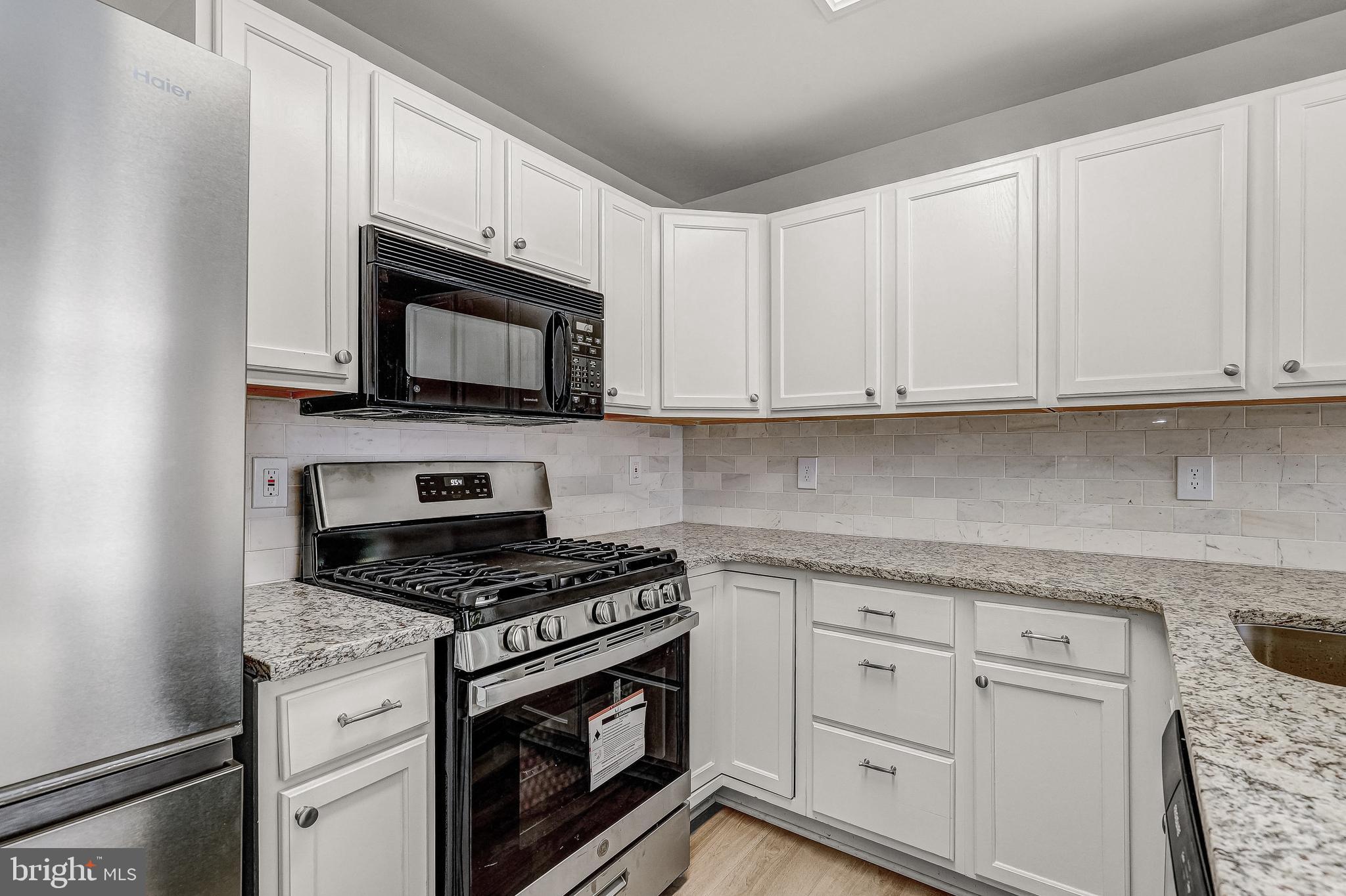 GATEWAY COMMERCE CENTER - Residential Lease