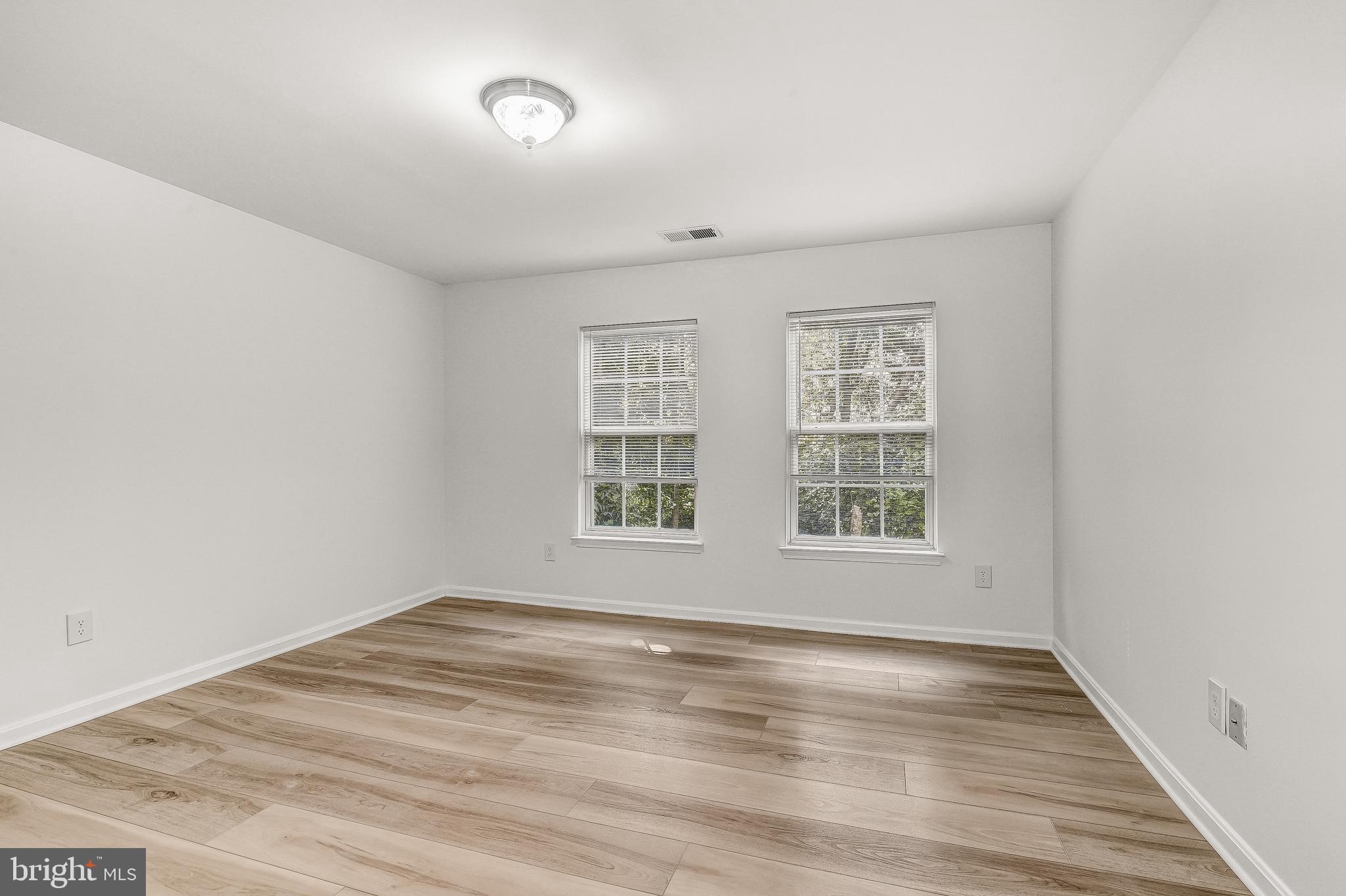 GATEWAY COMMERCE CENTER - Residential Lease