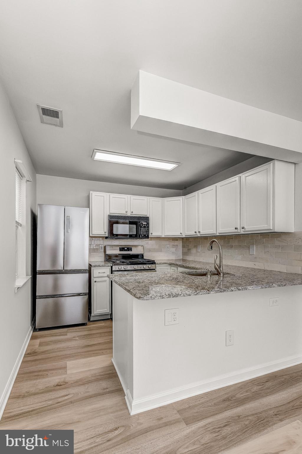 GATEWAY COMMERCE CENTER - Residential Lease