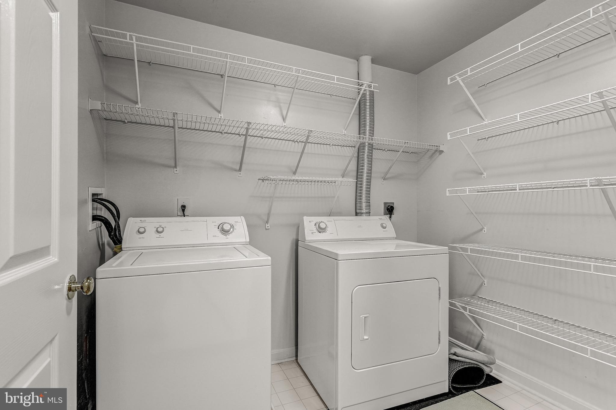 GATEWAY COMMERCE CENTER - Residential Lease