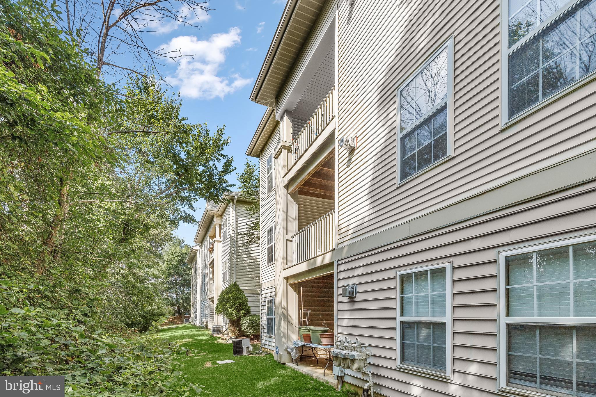 GATEWAY COMMERCE CENTER - Residential Lease