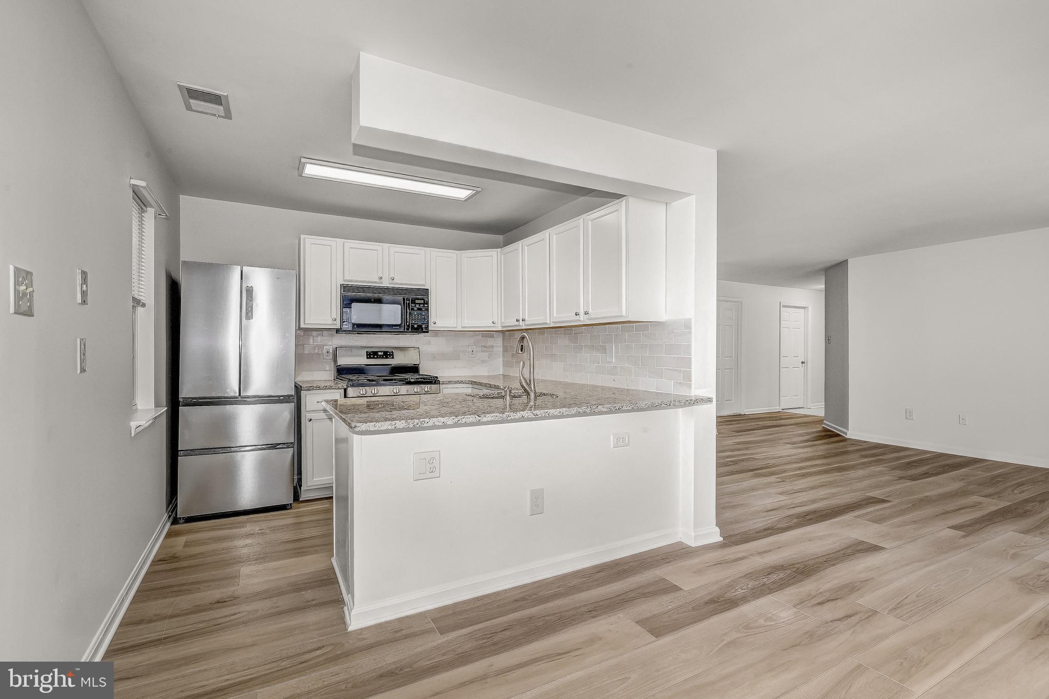 GATEWAY COMMERCE CENTER - Residential Lease