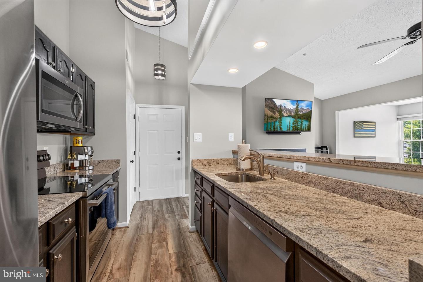 904 JESSICAS LANE J 904-J