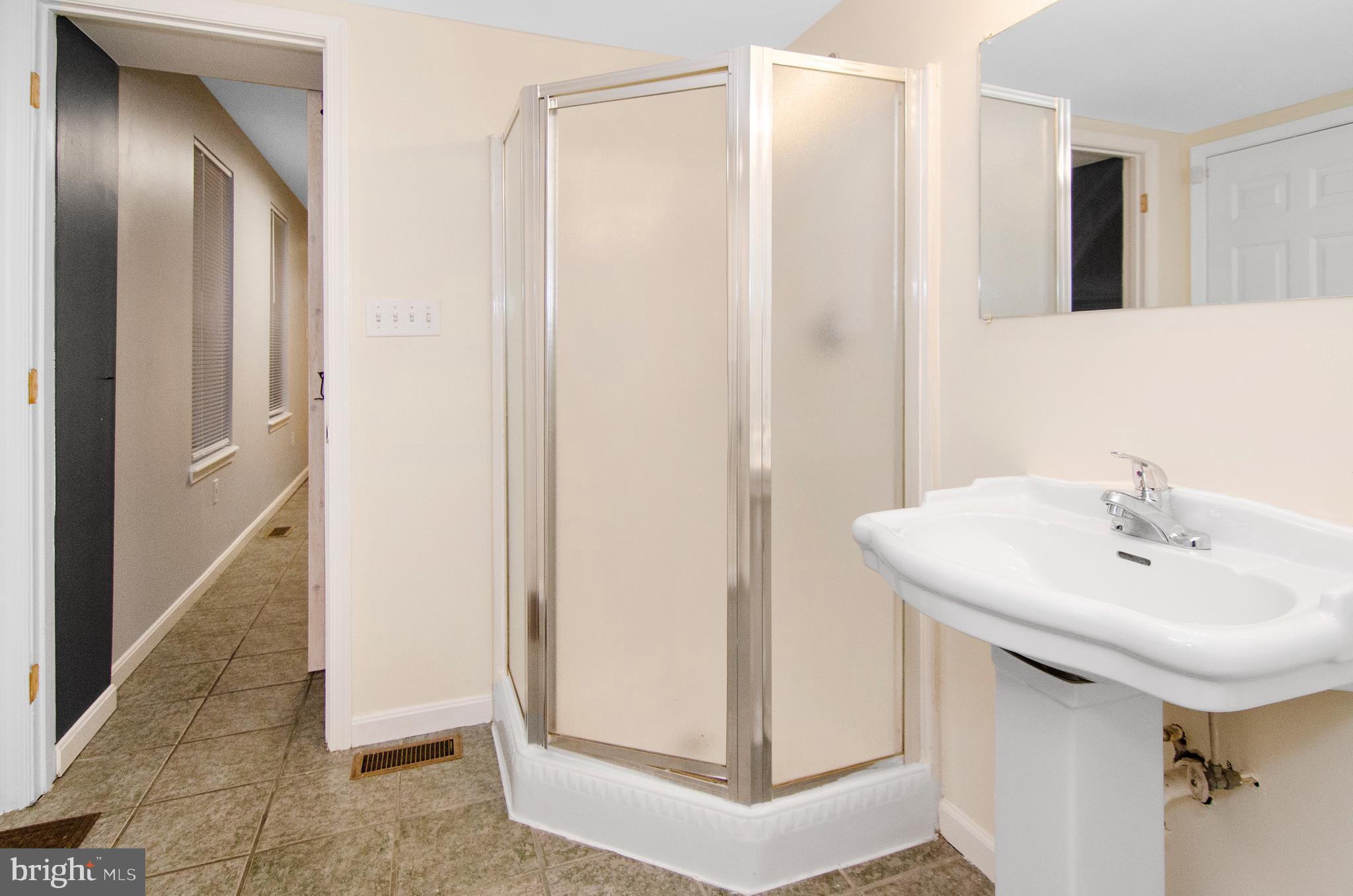 RIVERSIDE - Residential Lease