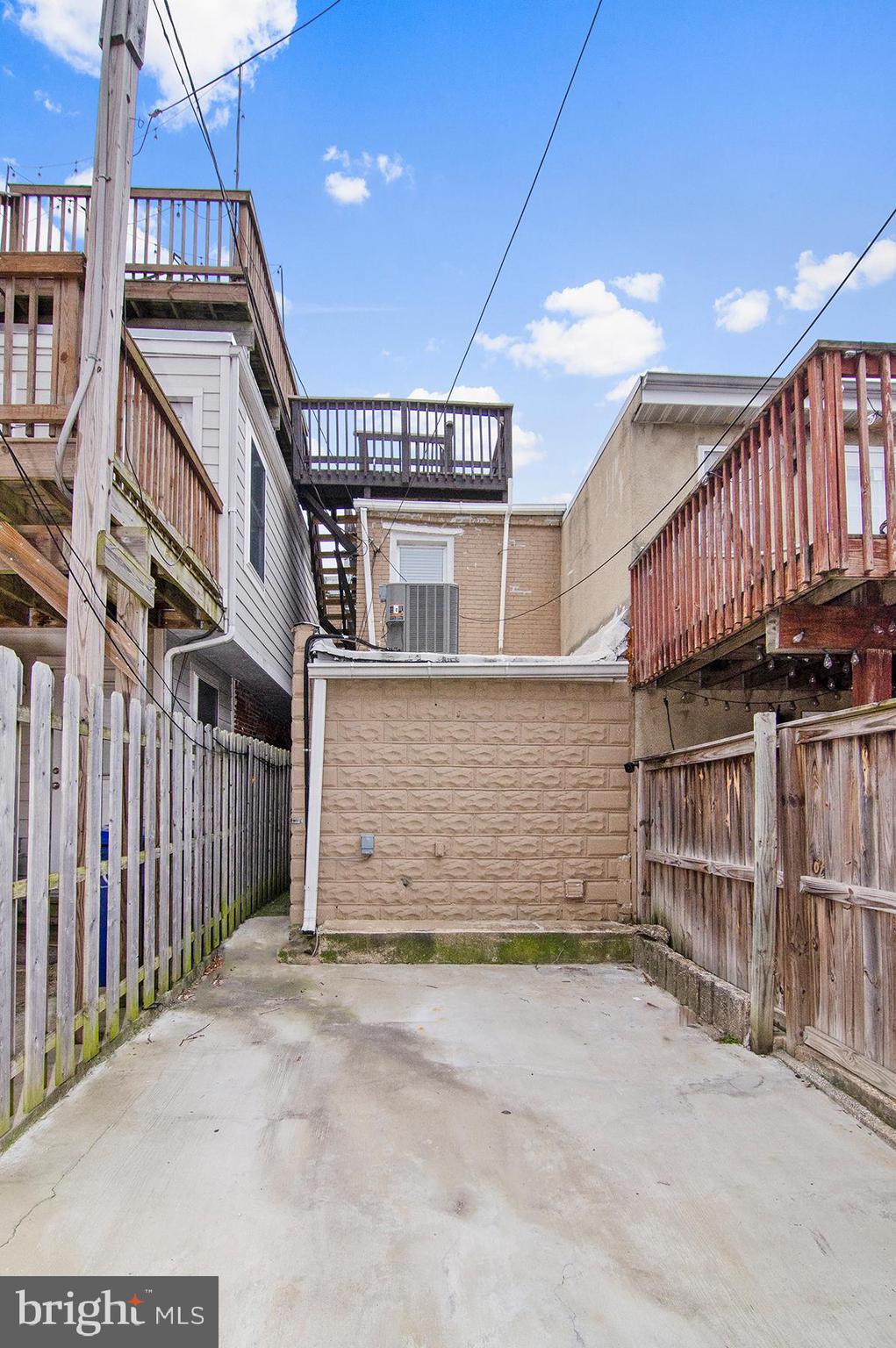 RIVERSIDE - Residential Lease