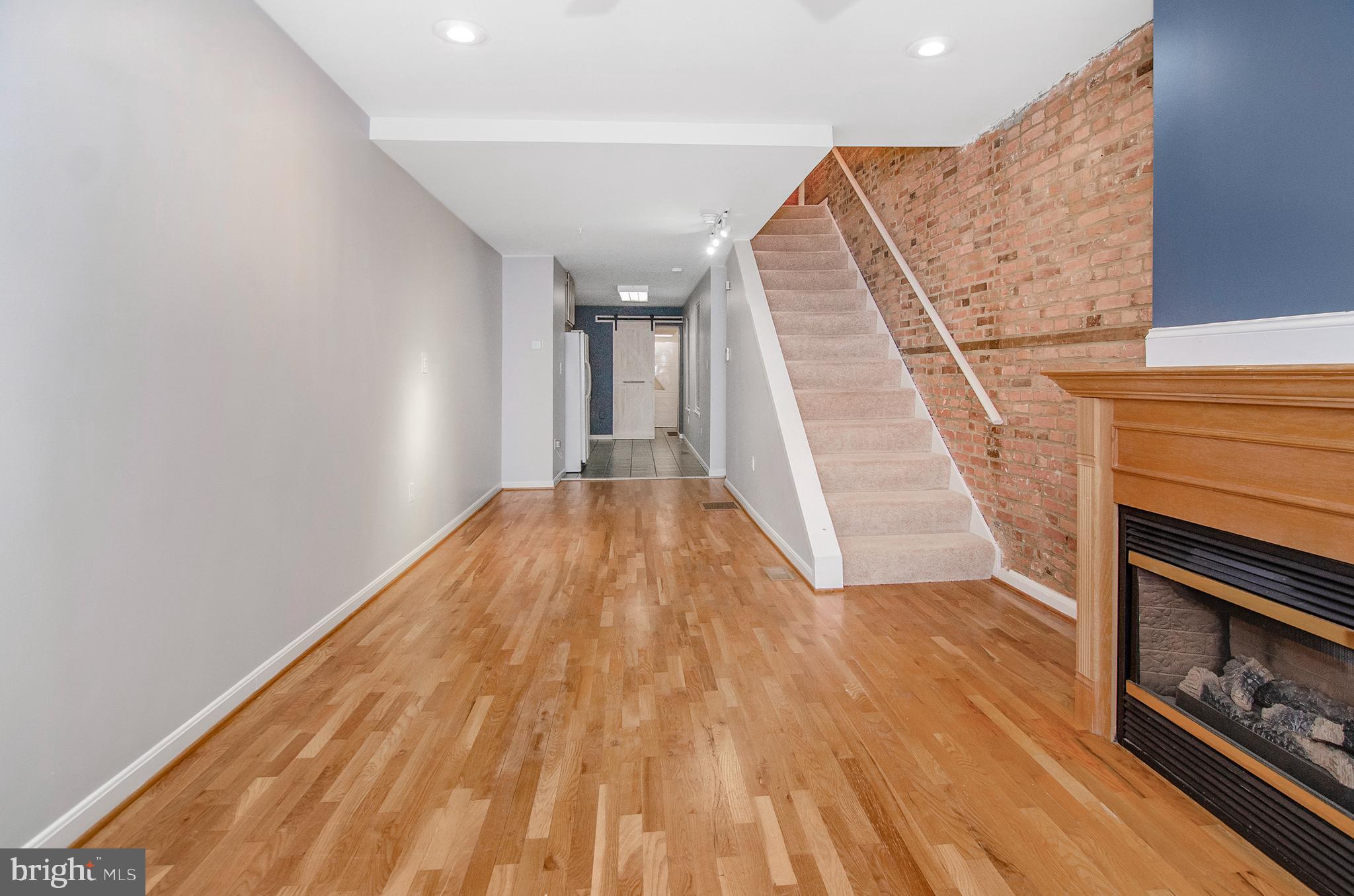 RIVERSIDE - Residential Lease