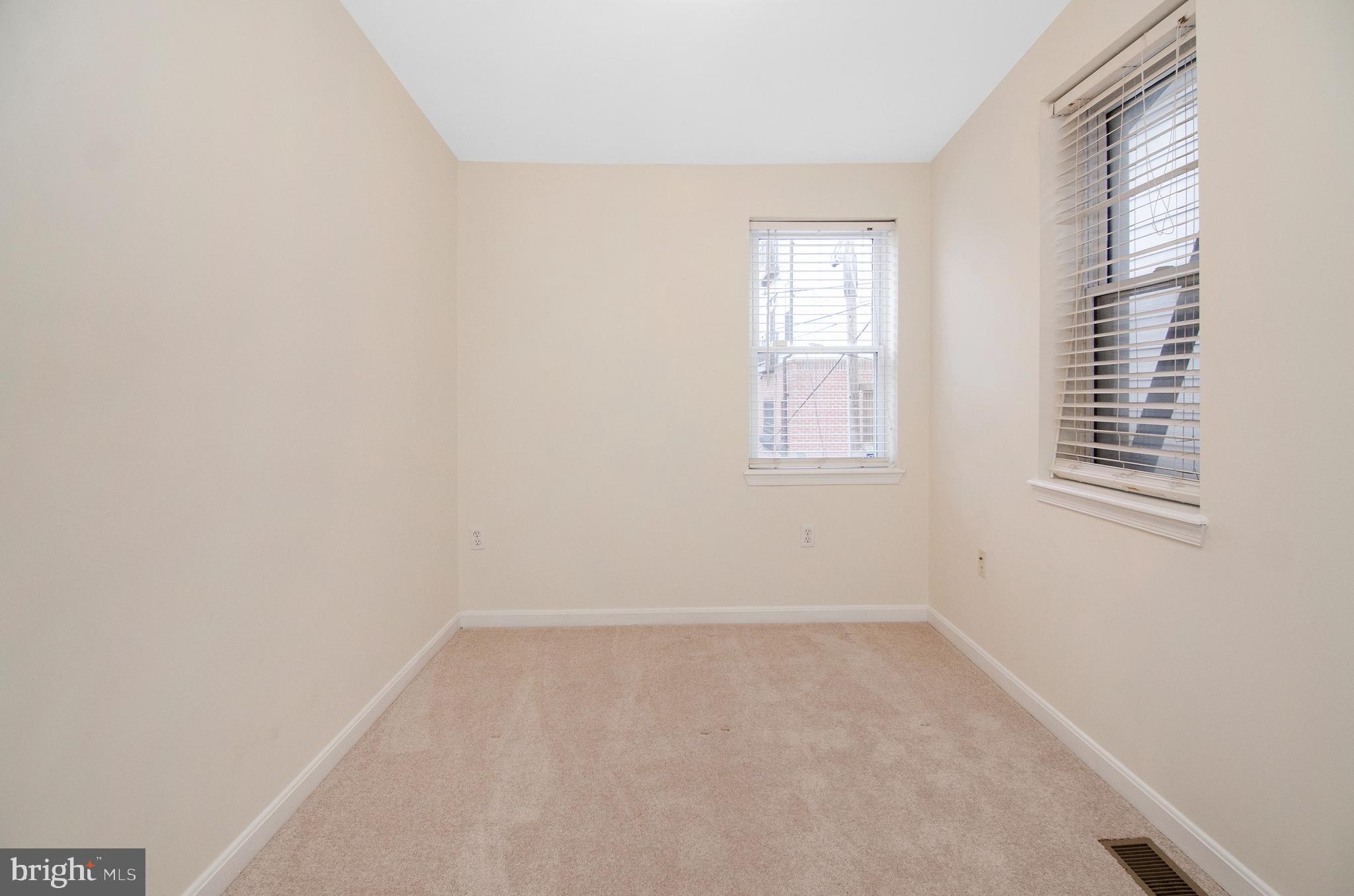 RIVERSIDE - Residential Lease