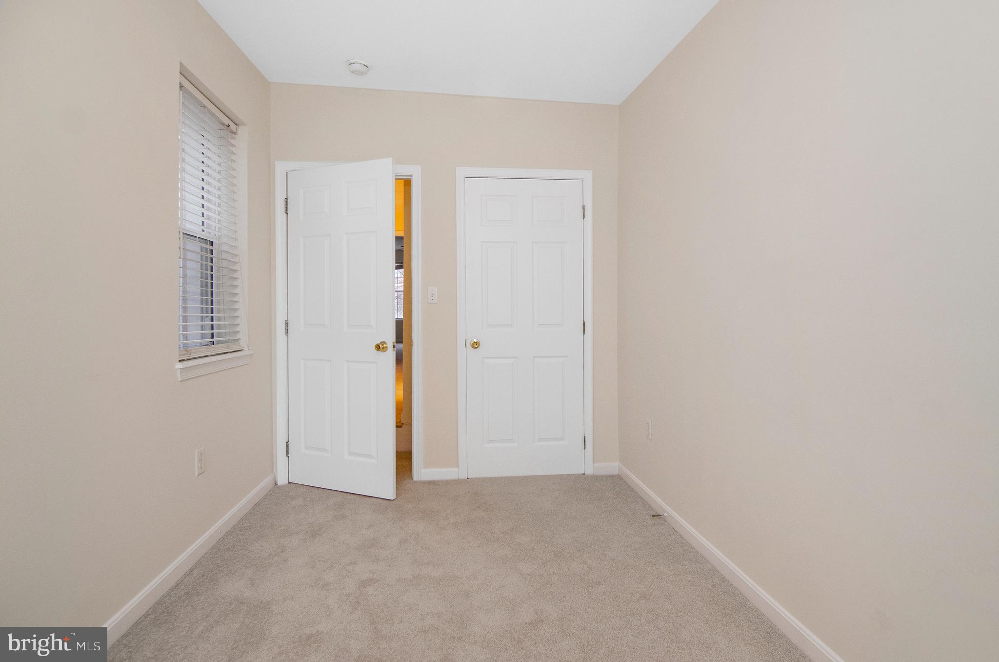 RIVERSIDE - Residential Lease