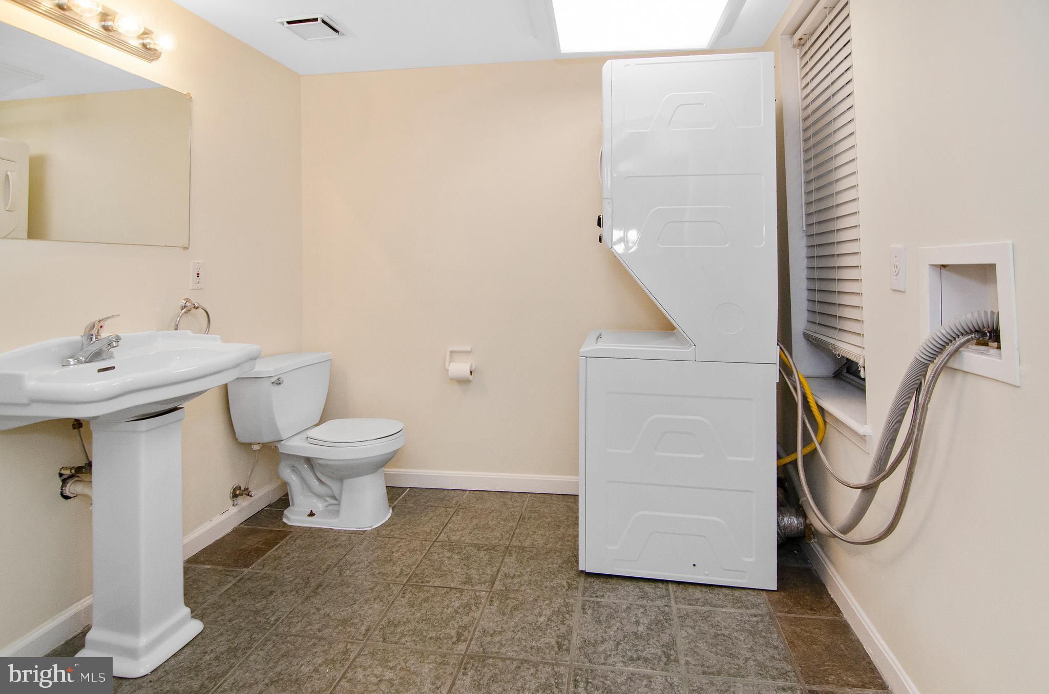 RIVERSIDE - Residential Lease