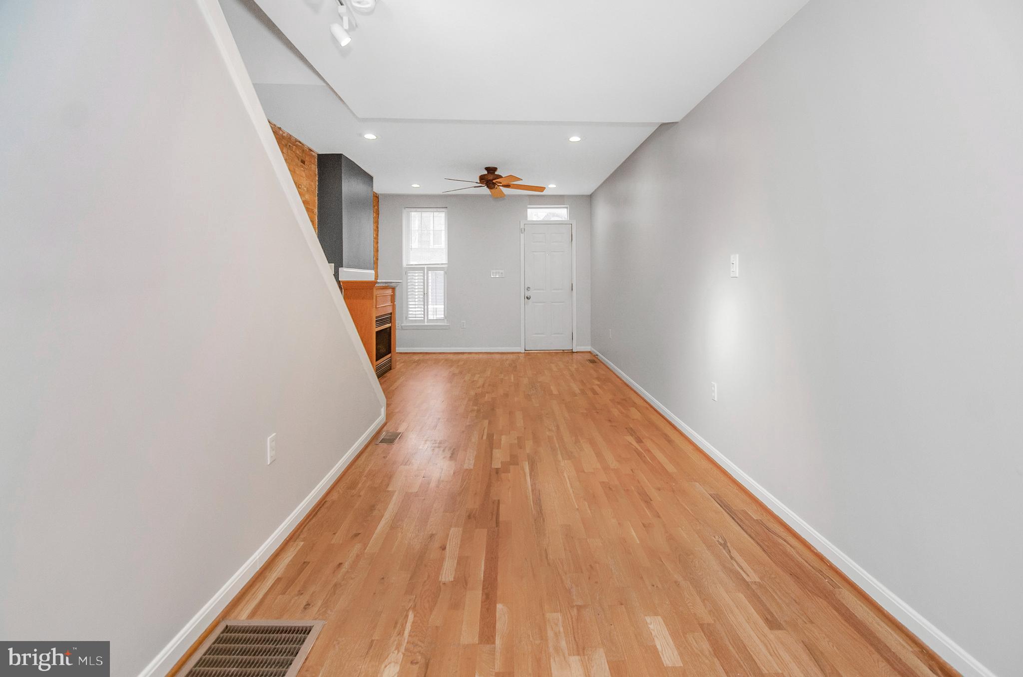 RIVERSIDE - Residential Lease