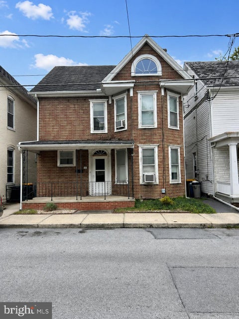Homes For Sale - 118 W Second Street<br/> WAYNESBORO, PA 17268