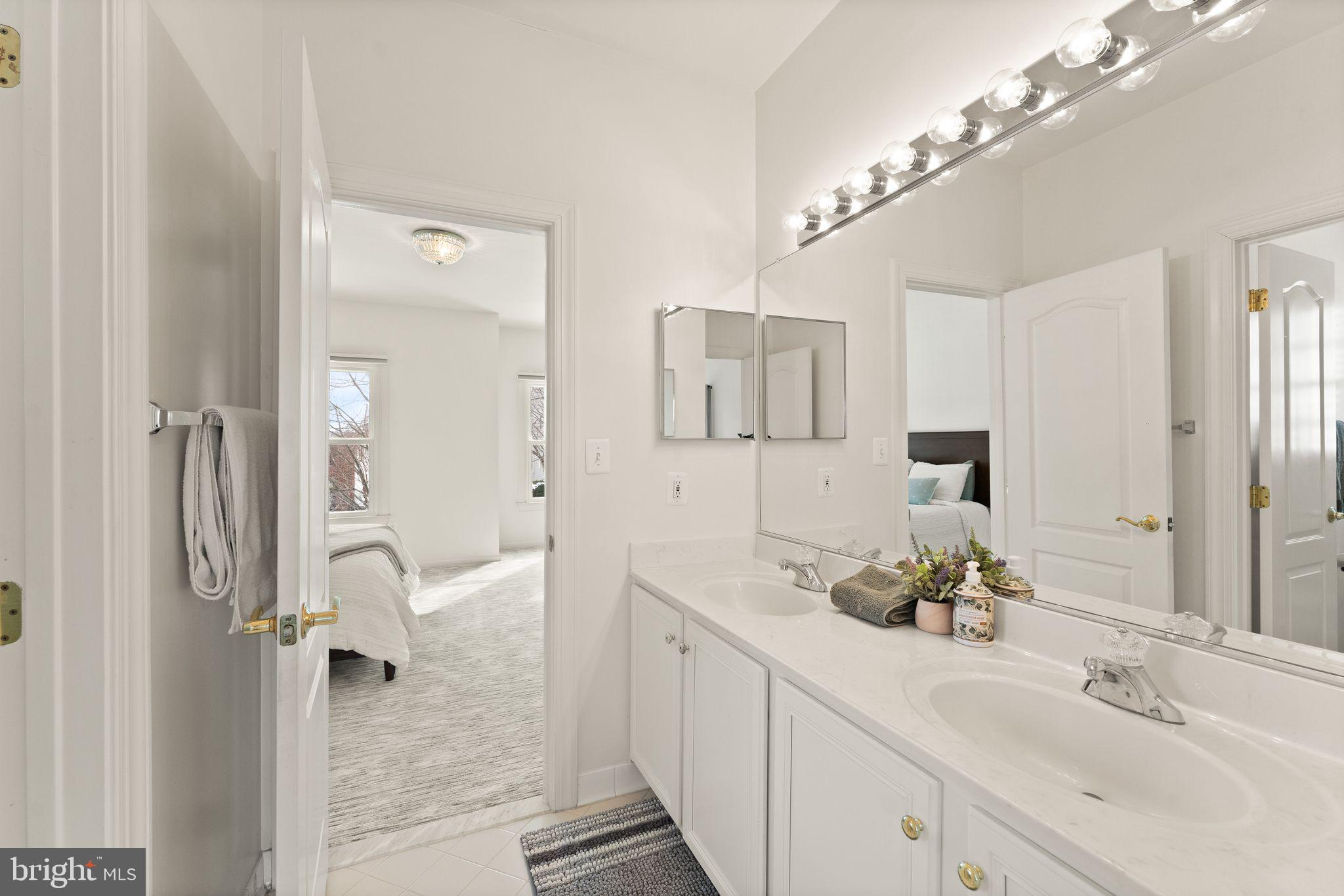 RIVER CREEK - Residential