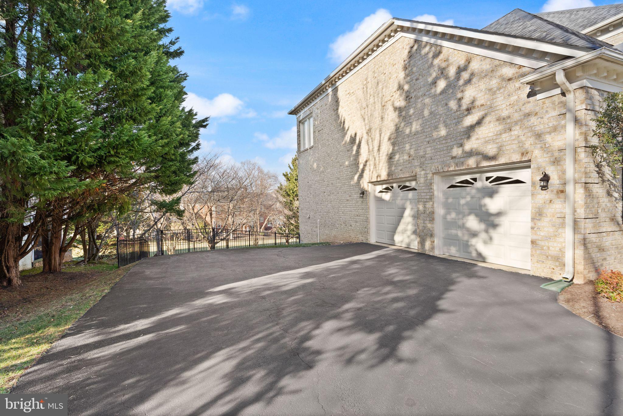 RIVER CREEK - Residential