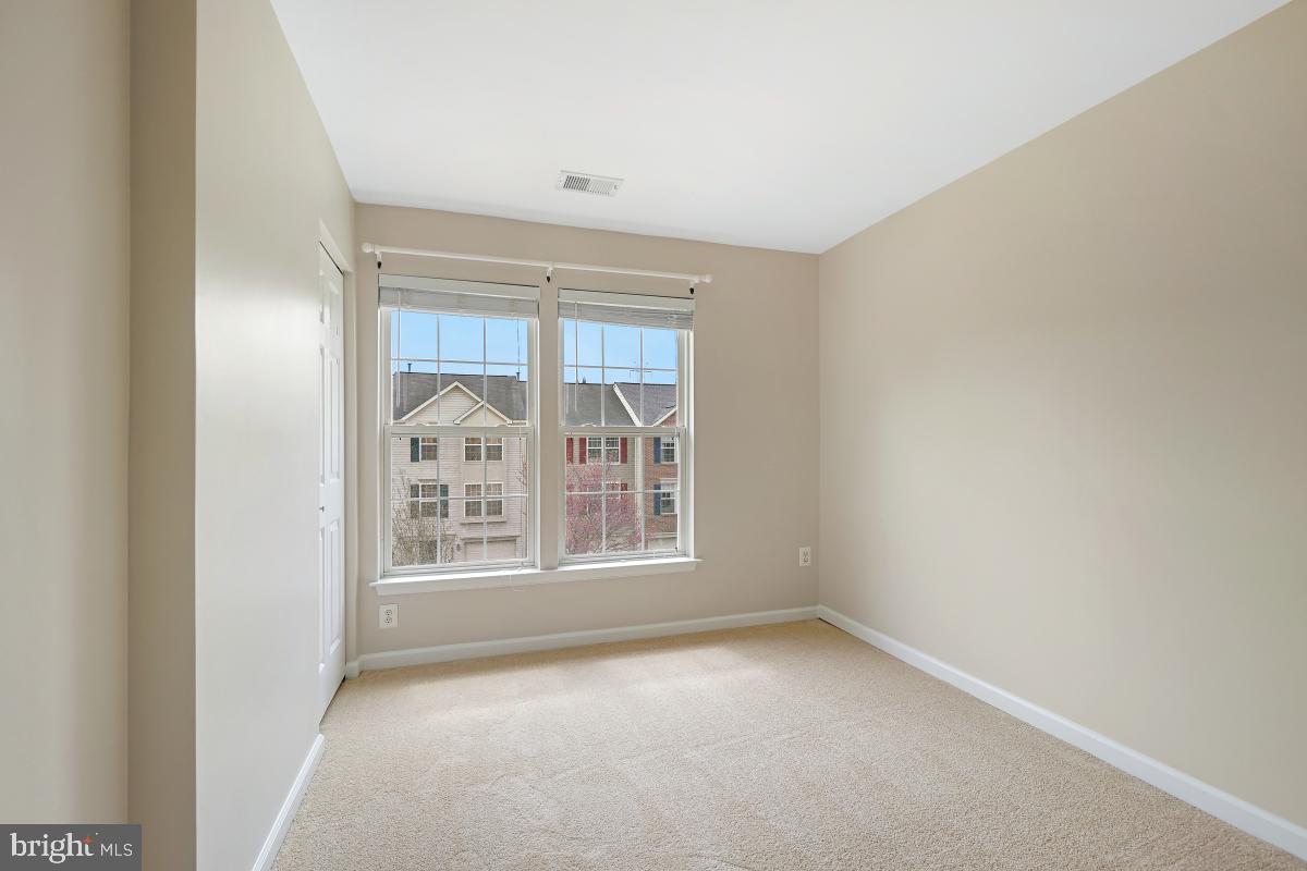 OATLAND FARM - Residential