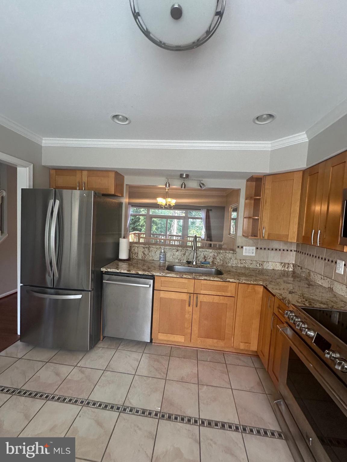 STEPHEN KNOLLS - Residential Lease