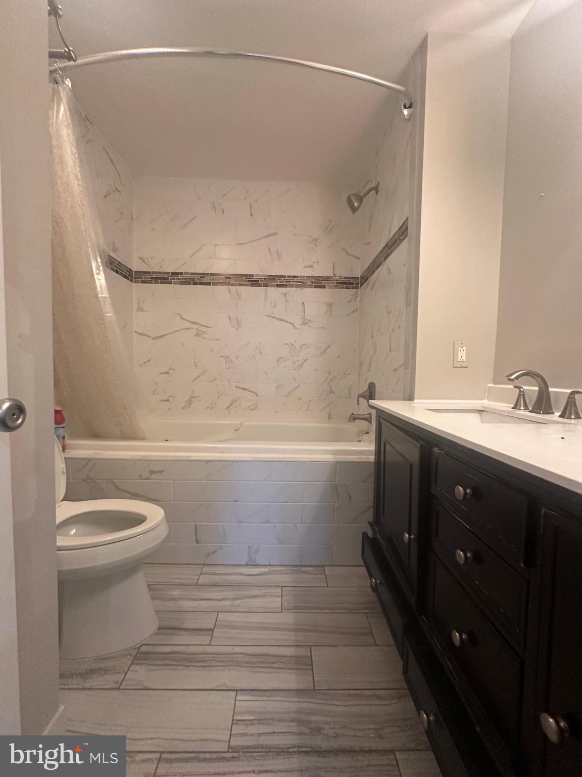 STEPHEN KNOLLS - Residential Lease